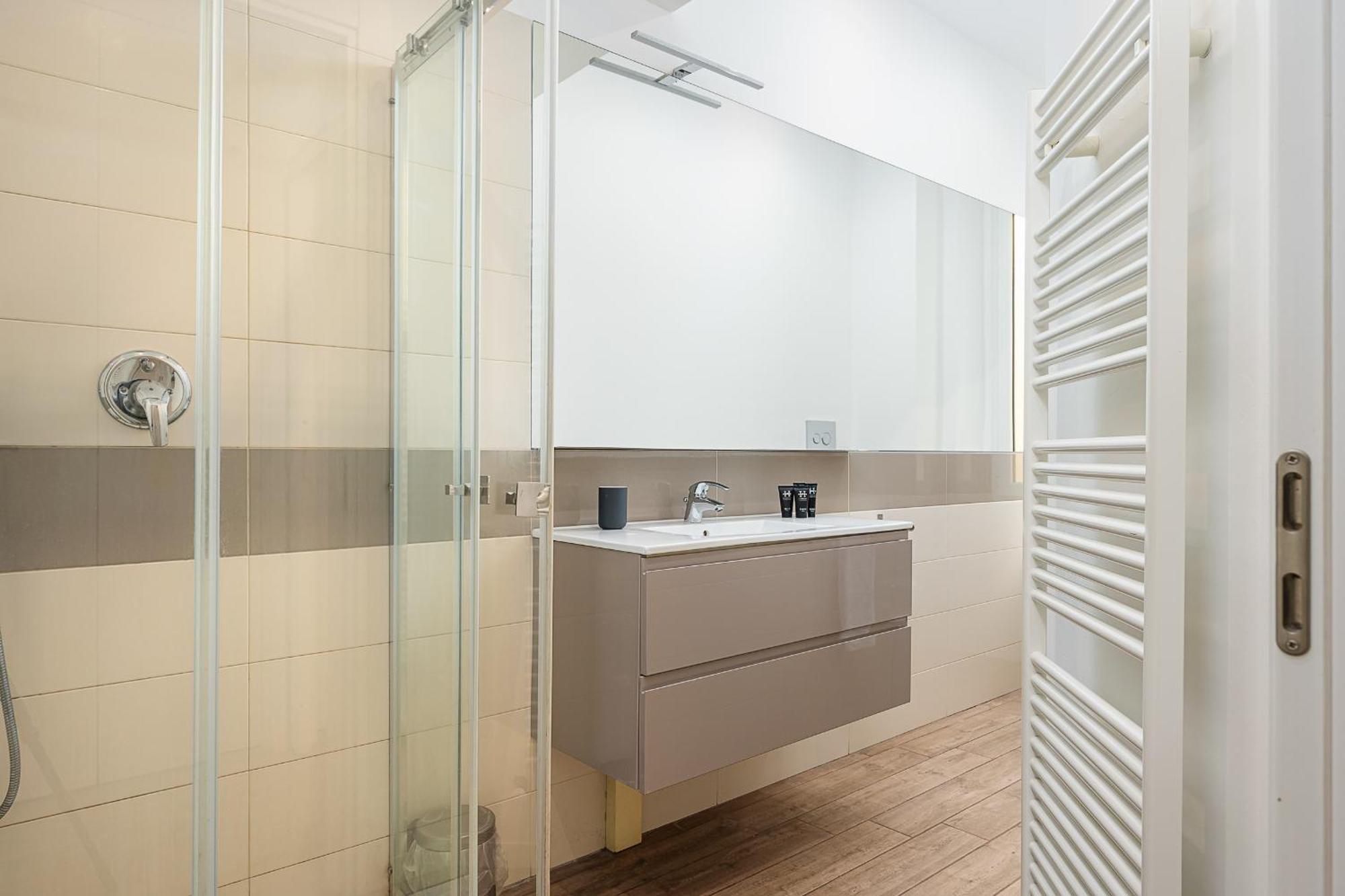 Classbnb - With Balcony Near The City Center Apartamento *