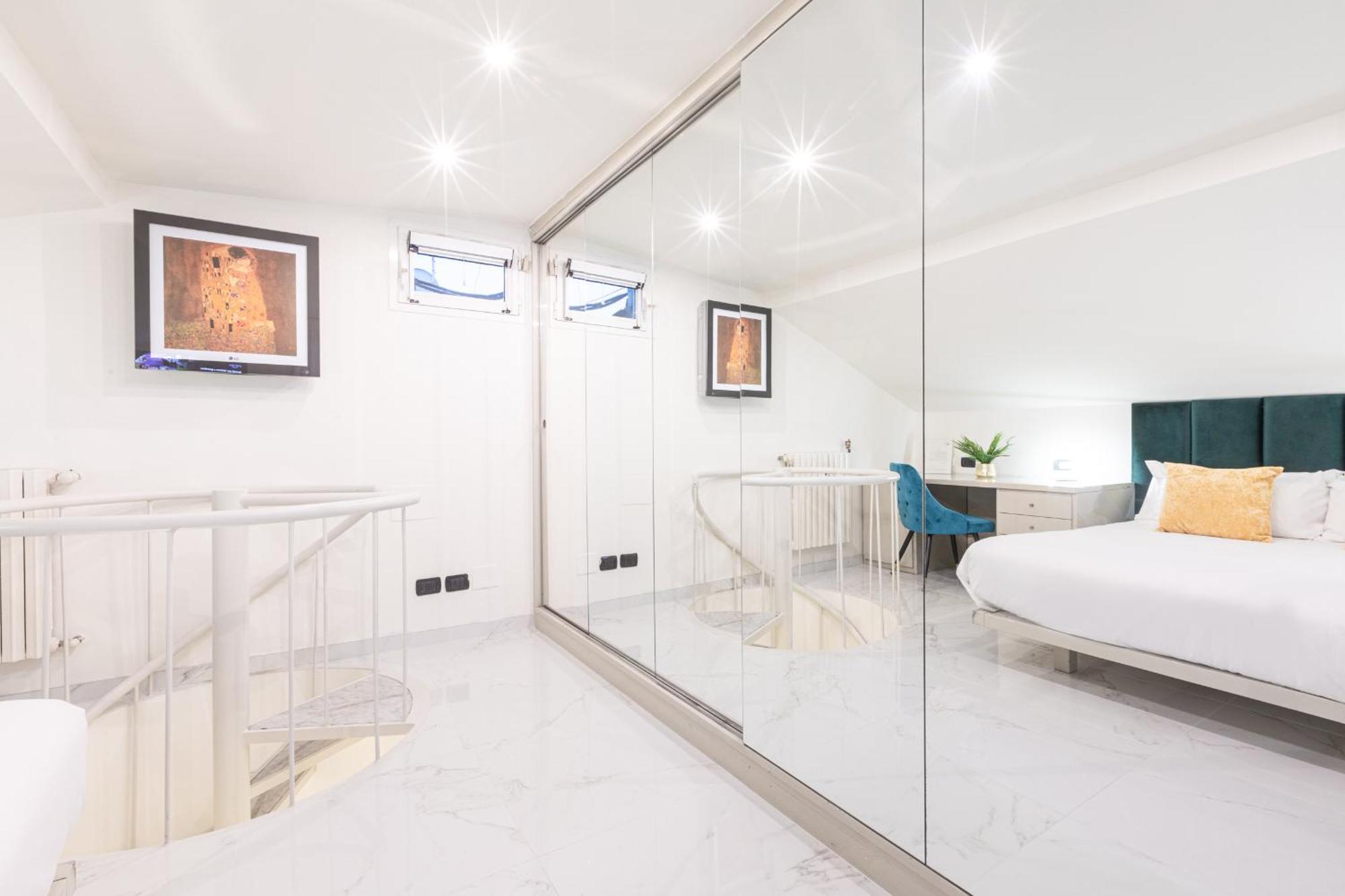 Monte Napoleone Split-level Terrace - Collection