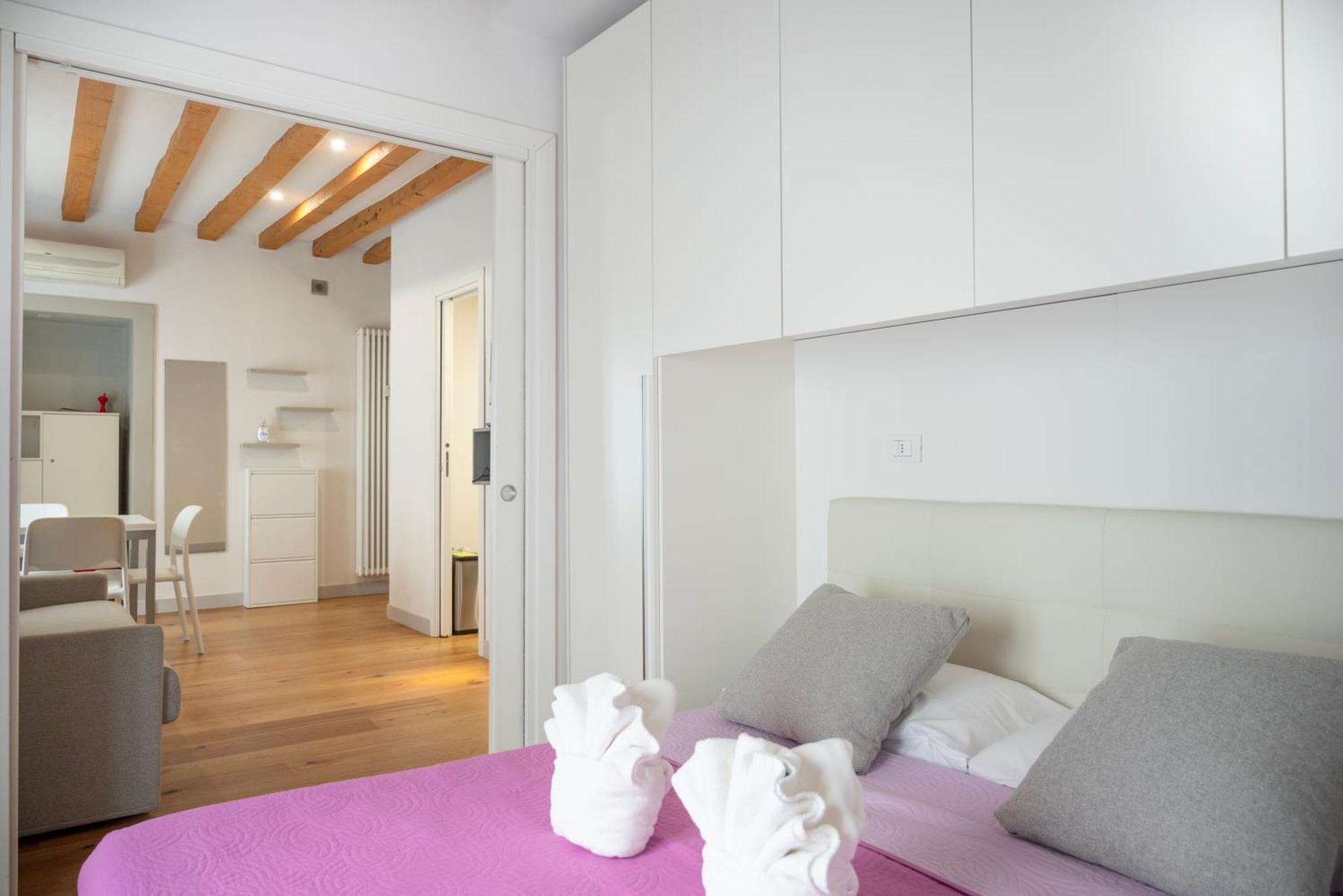 Milano Suite Home * Milan