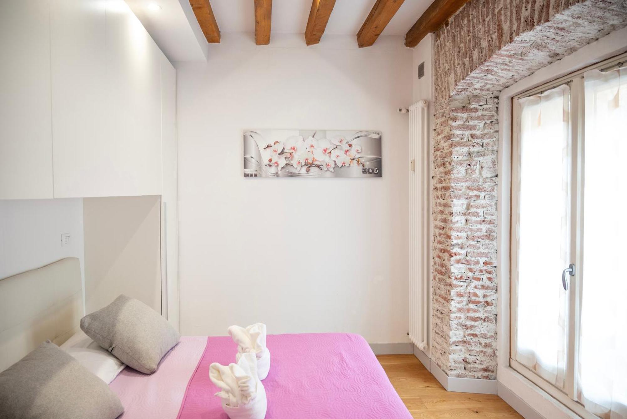 Milano Suite Home * Milan