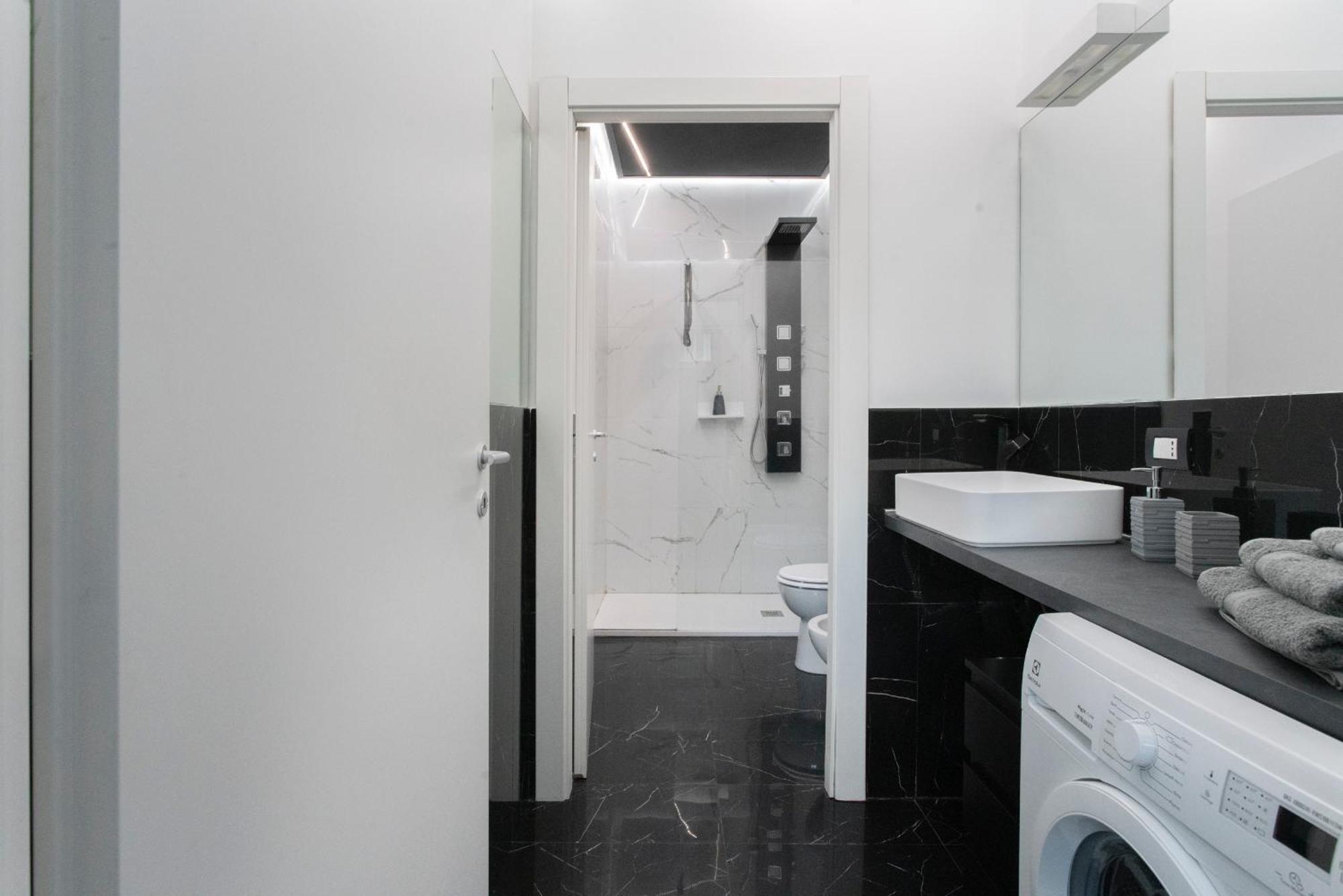 Elegant Sweet - Milan, 15 Minute Duomo Apartment *