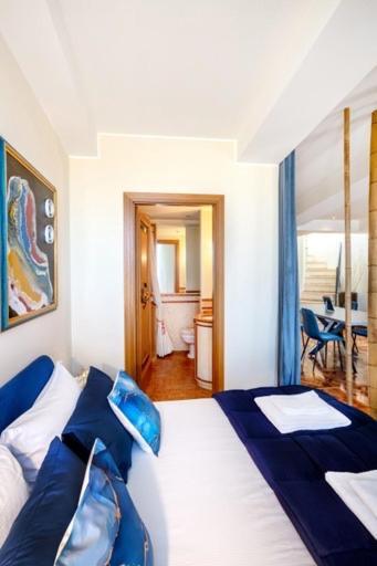 Panoramic Luxury Penthouse 6 People Apartment Milan