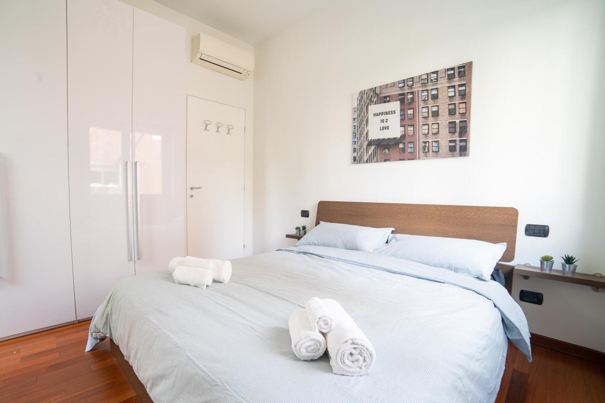 Citylife-fiera Nuovo Con Wifi & Netflix Apartamento