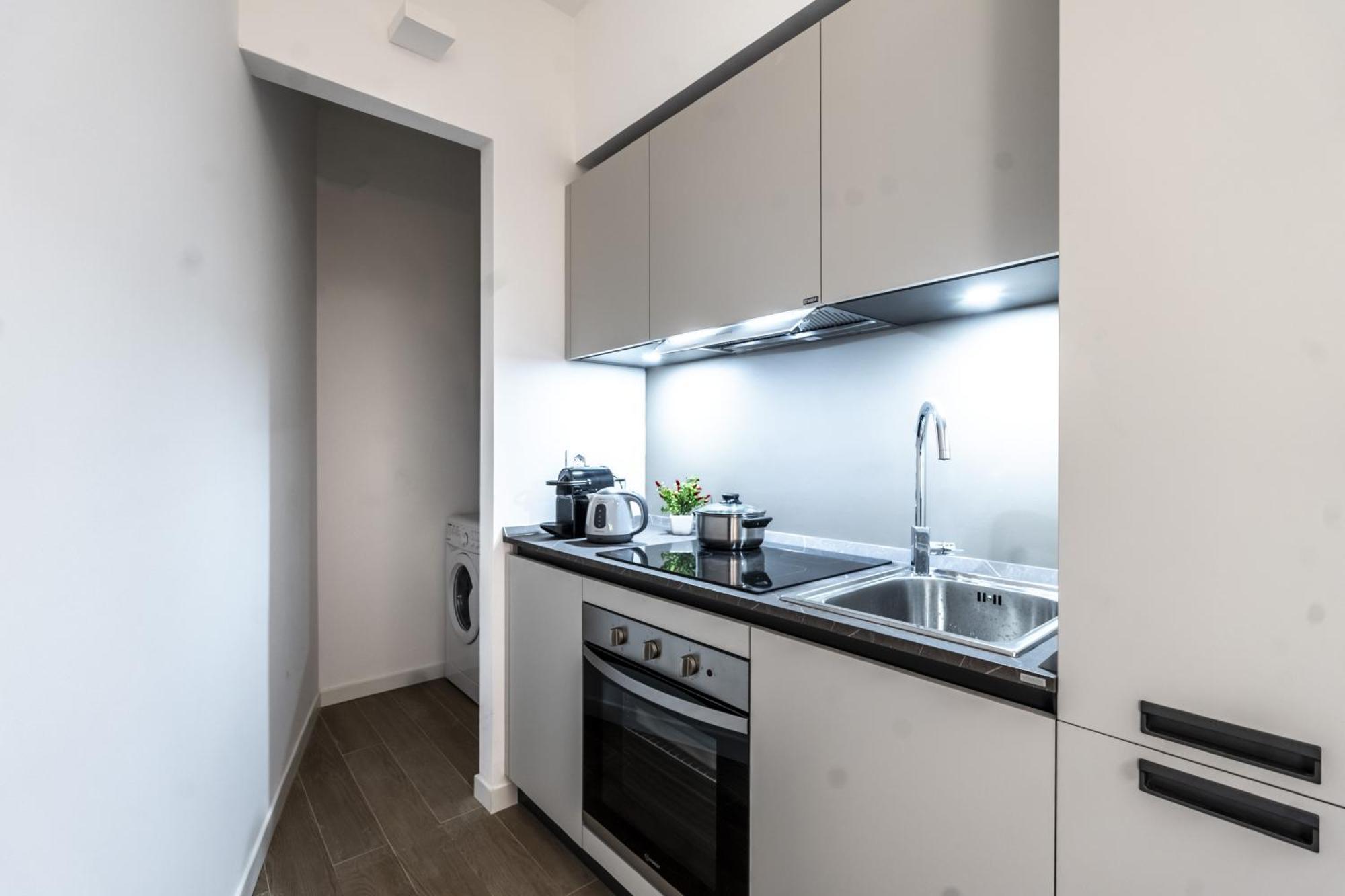 Apartment Free Parking - Duomo Centro Modern - Private Gym - Metro