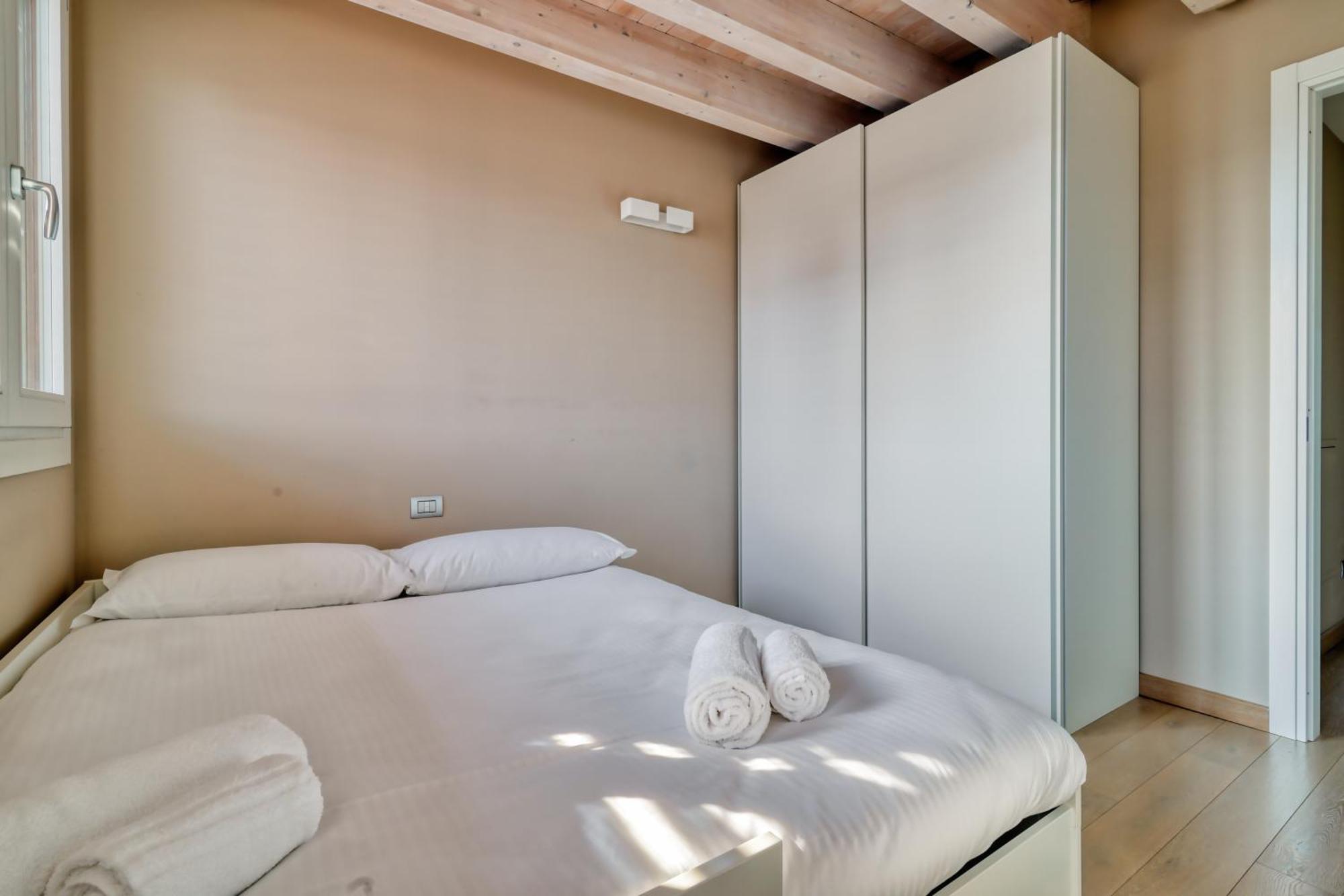 Joivy Elegant With Parking And Balcony Apartment *
