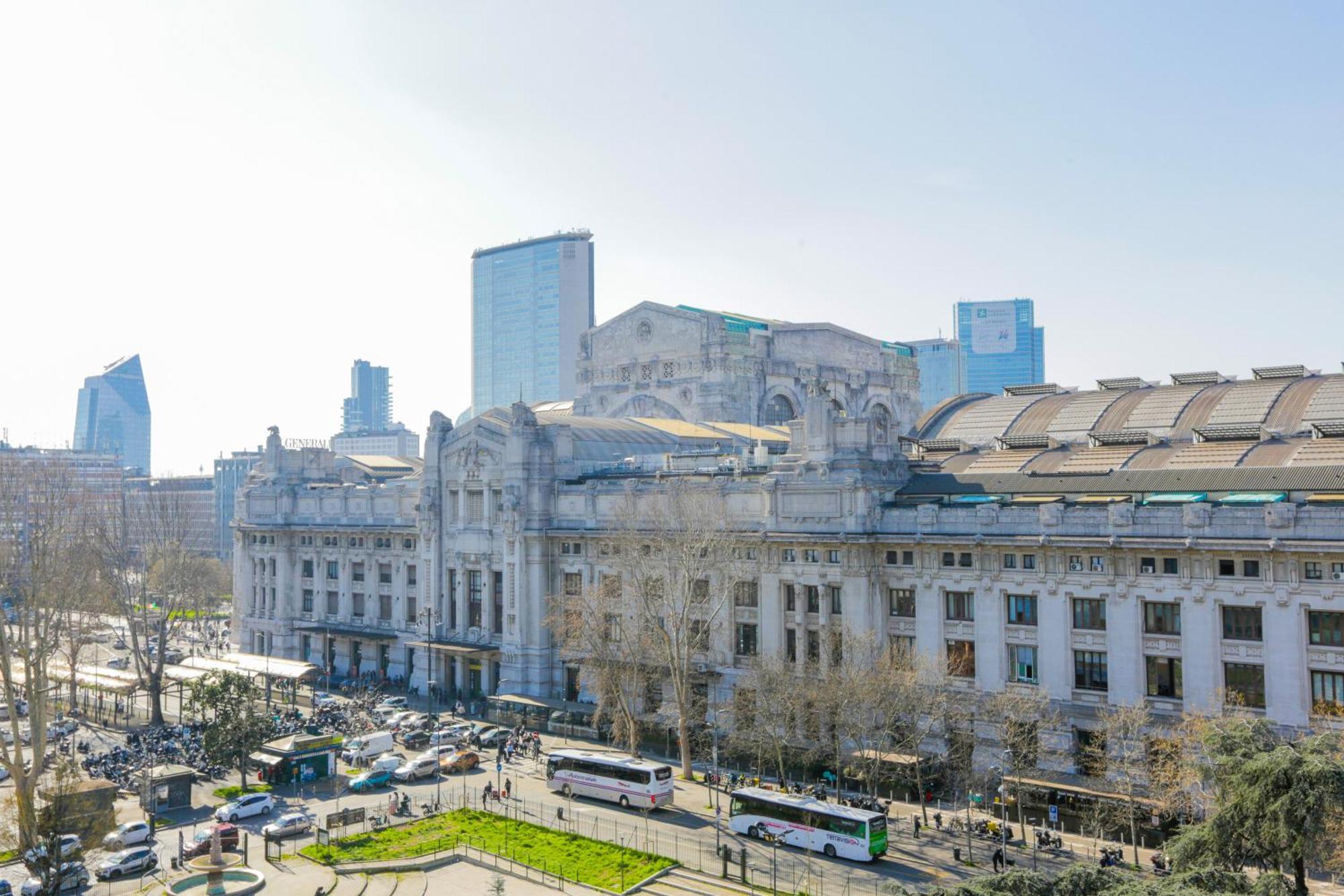 Private Luxury 5 Bedroom - Station Apartment Milan