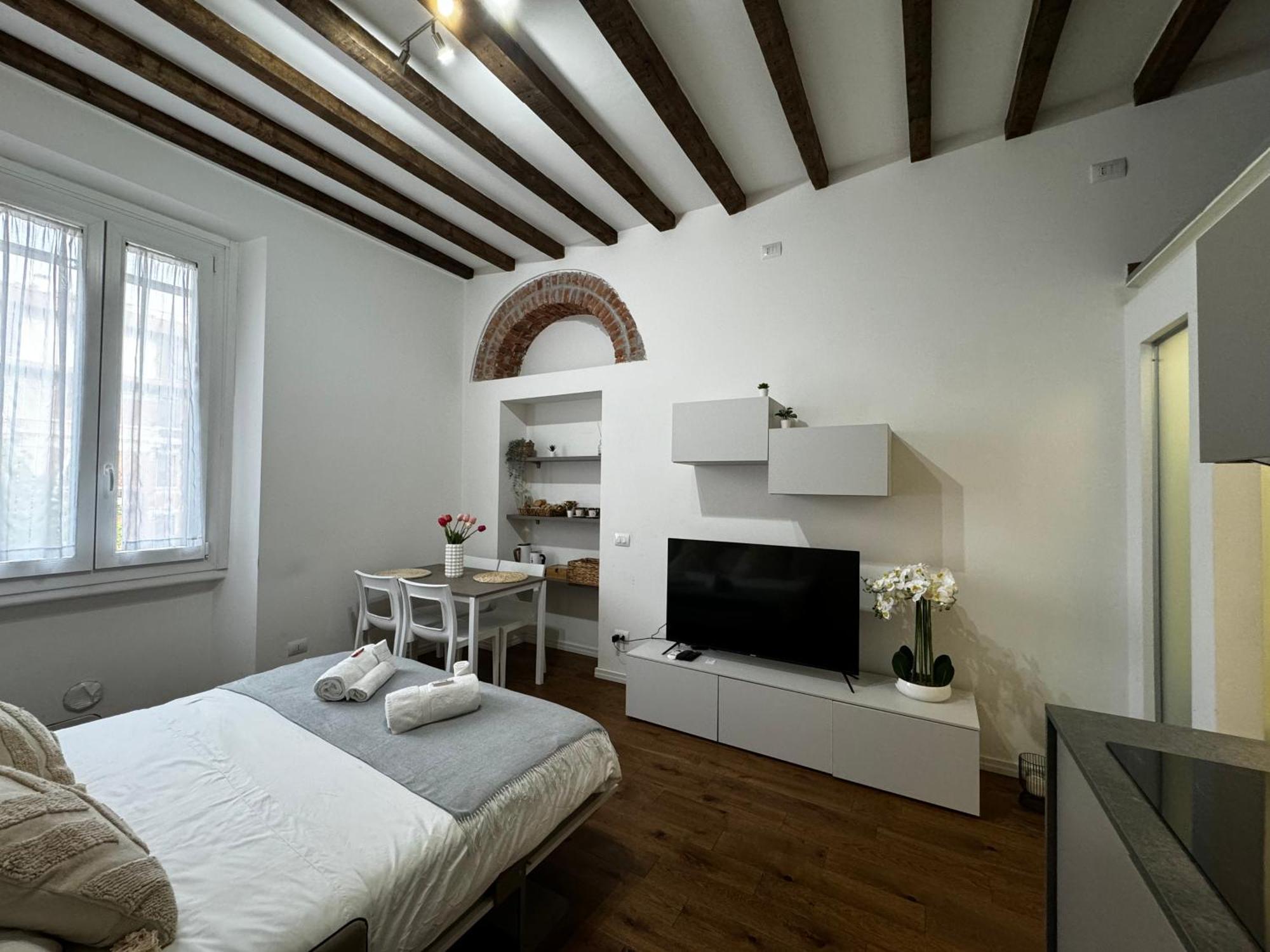 Regina In Corso Lodi - Sky Tv, Wifi E Breakfast Box Apartment *