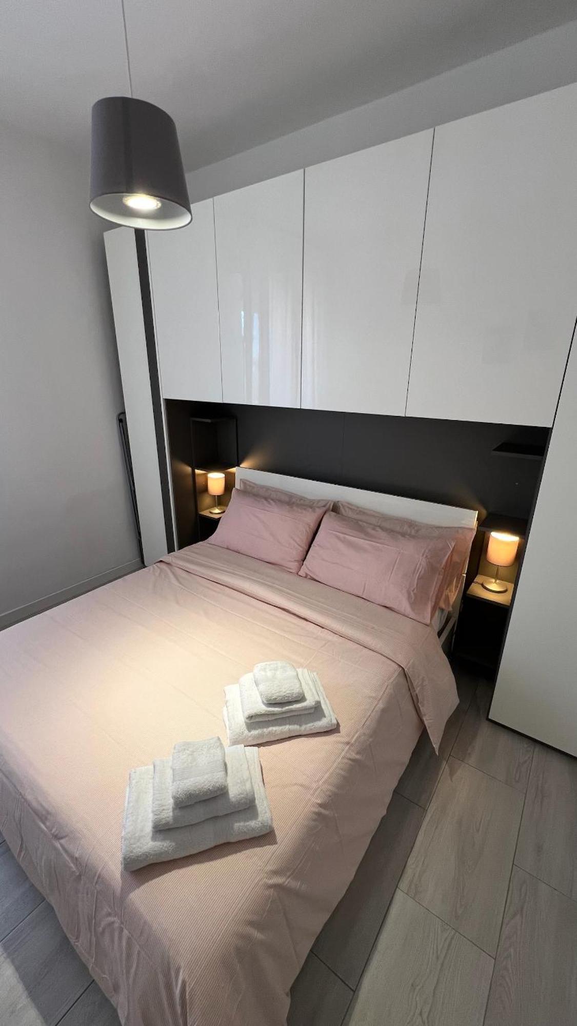 Apartment Rafael - 10 Min From Linate Airport, Centrale Fs, Ospedale San Raffaele *