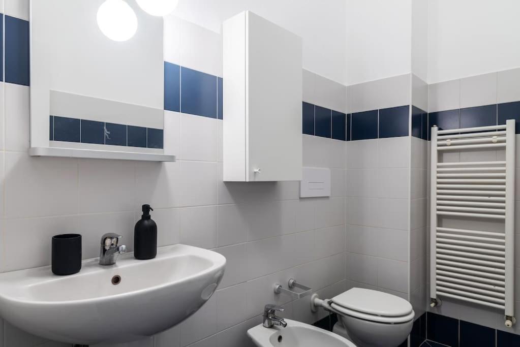 Moderno Bilocale In Zona Mico Apartamento Milão