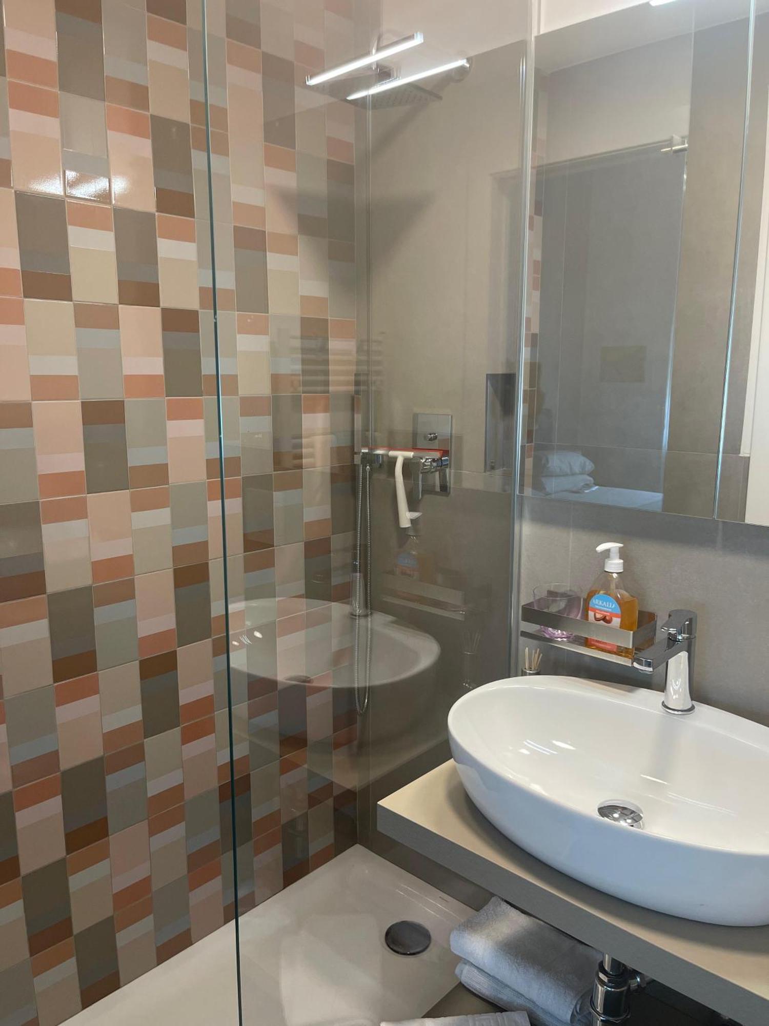 Apartment Corso Lodi 6 Milano Porta Romana - Bellissimo Nuovo Appartamento Con 2 Camere Da Letto E Due Bagni - Beautiful Newly Decorated 2 Bedrooms 2 Bathrooms With Free Parking Per Selected Qualifying Rate - Metro Subway Porta Romana 6 Minutes To Duomo Cathed