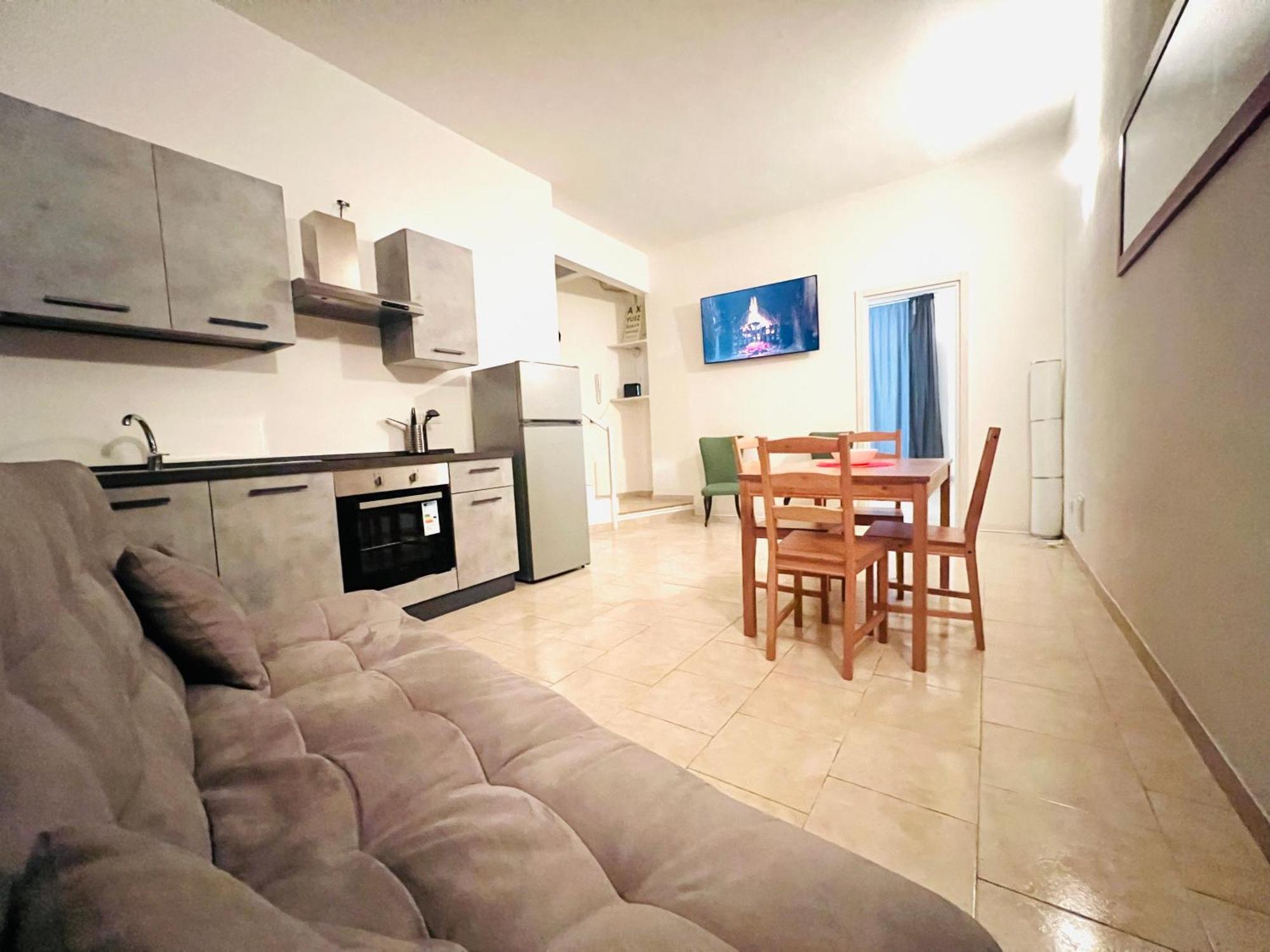For 6 Peaple Close To The Red Metro Apartment *
