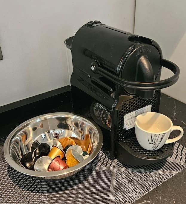 Family Comfort, Duomo 15min Walk Away, With Parking In Front Apartment Mailand