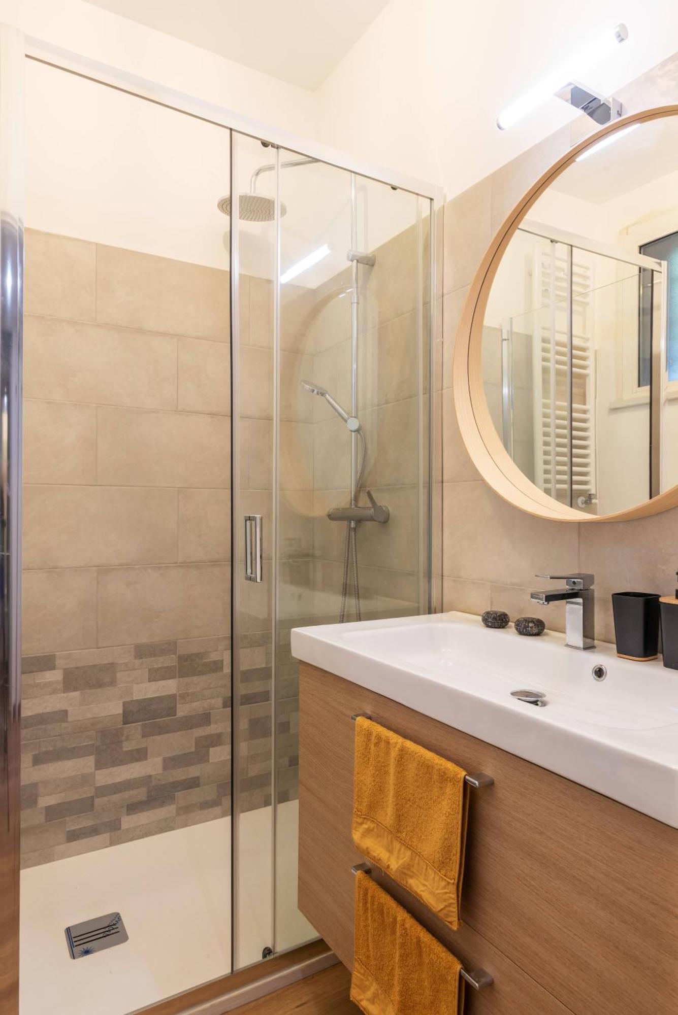Salutati Flexyrent Ac Apartment *