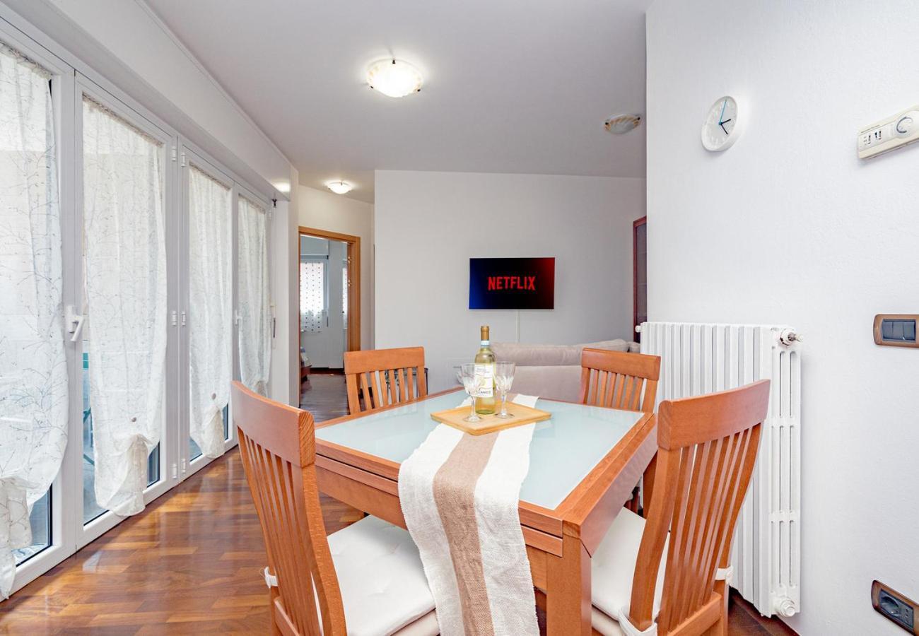 Bicocca- Arcimboldi's Terrace & Private Parking Apartment *