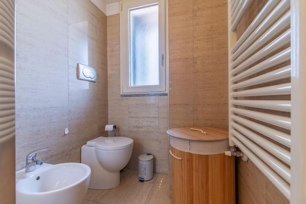 Unique & Strategic Flat, 50m From M4 Station Apartment