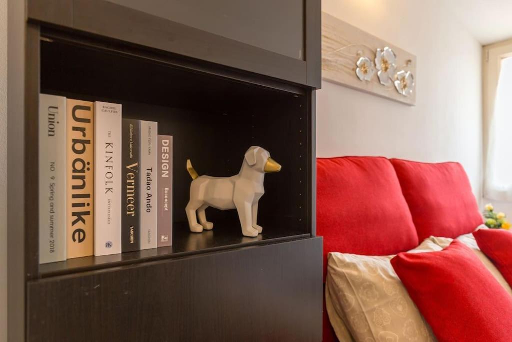 Unique & Strategic Flat, 50m From M4 Station Apartment Mailand