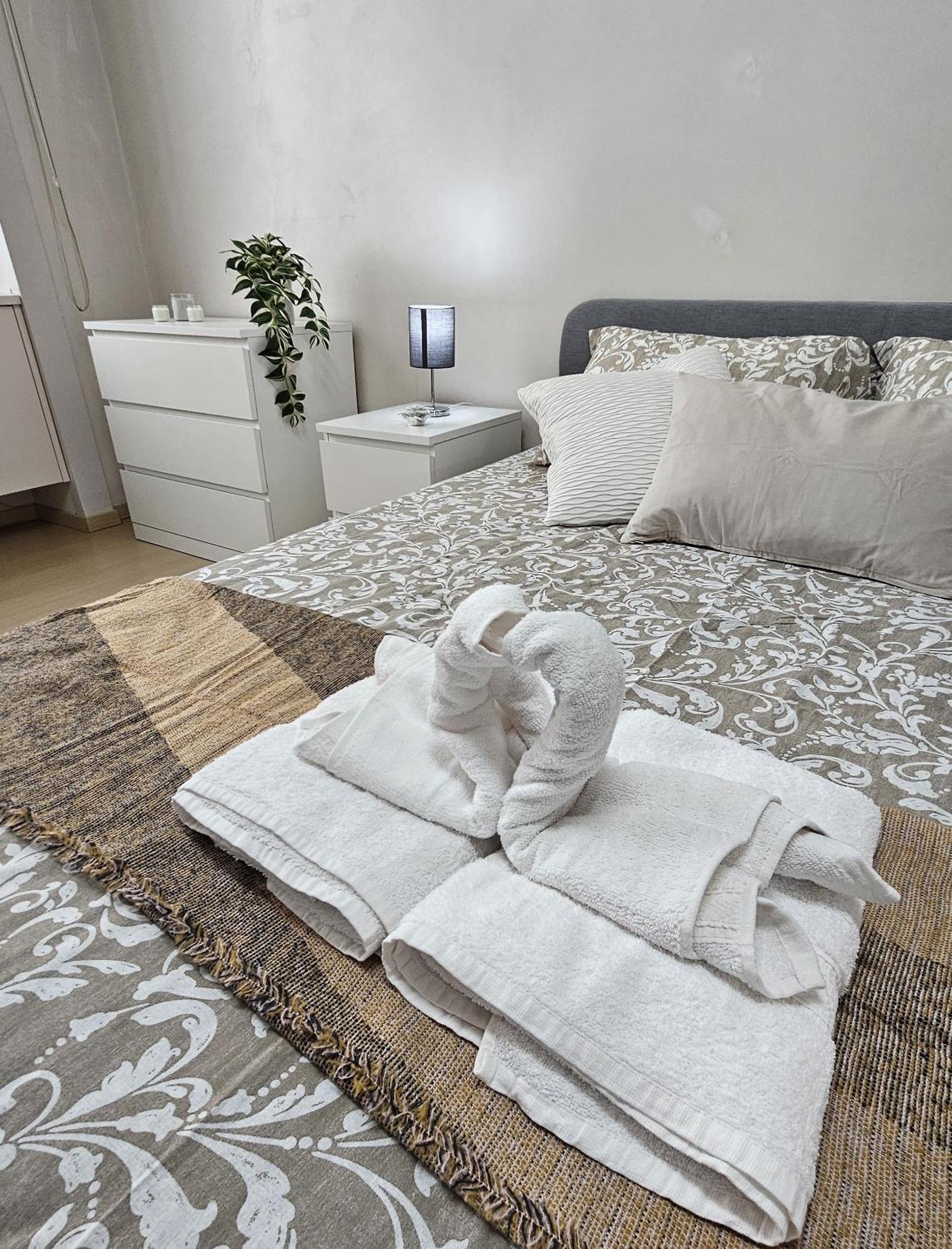 Apartment Family Comfort, Duomo 15min Walk Away, With Parking In Front Mailand