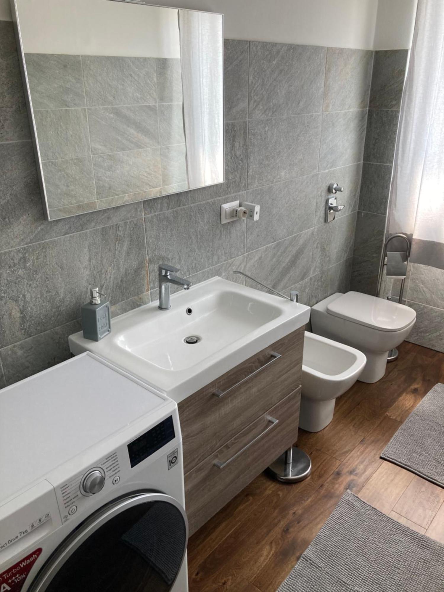 Gasthof Cozy Shared Restroom In San Siro - Citylife *