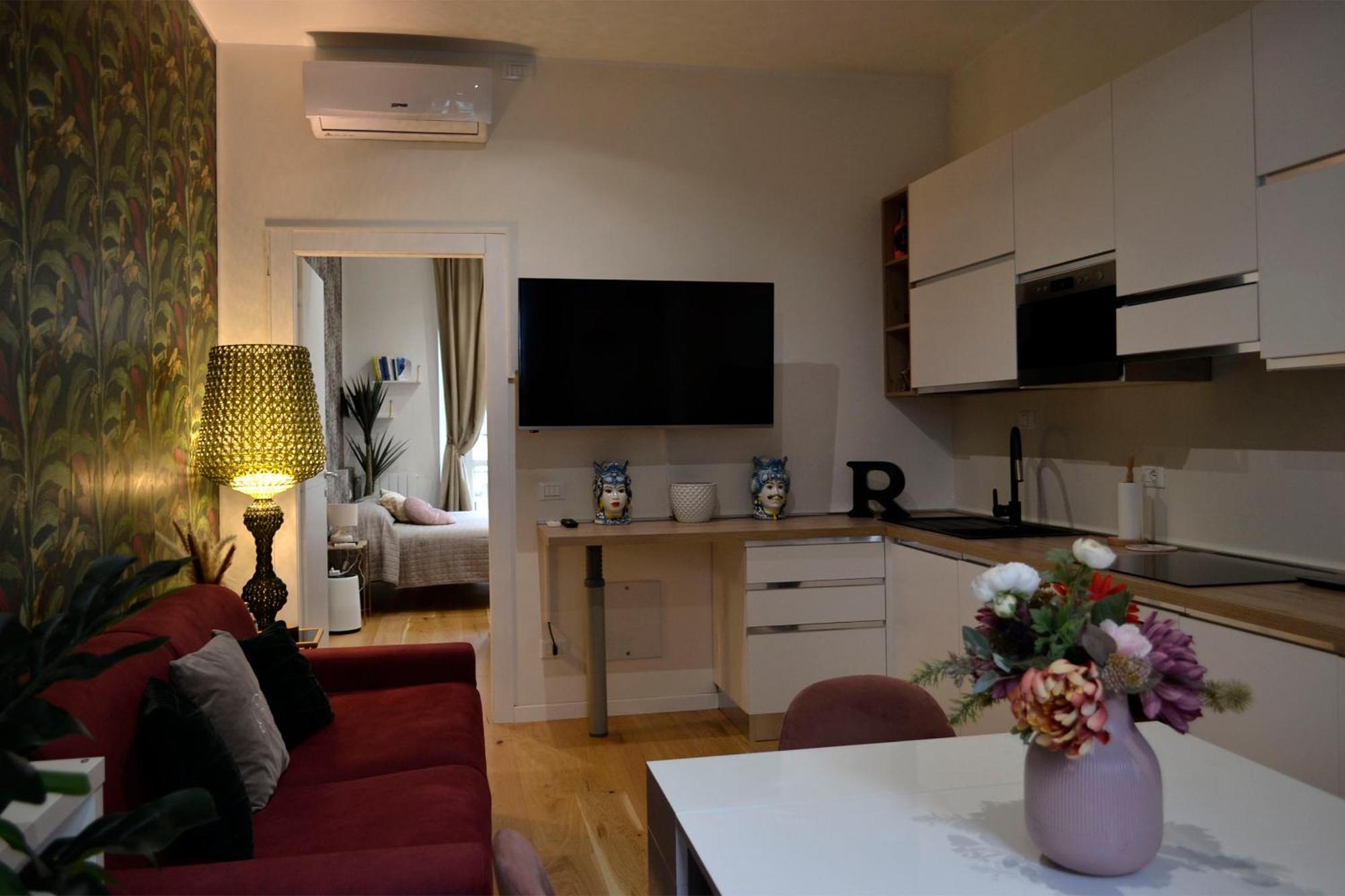Peony House - 10 Min Duomo Apartment *