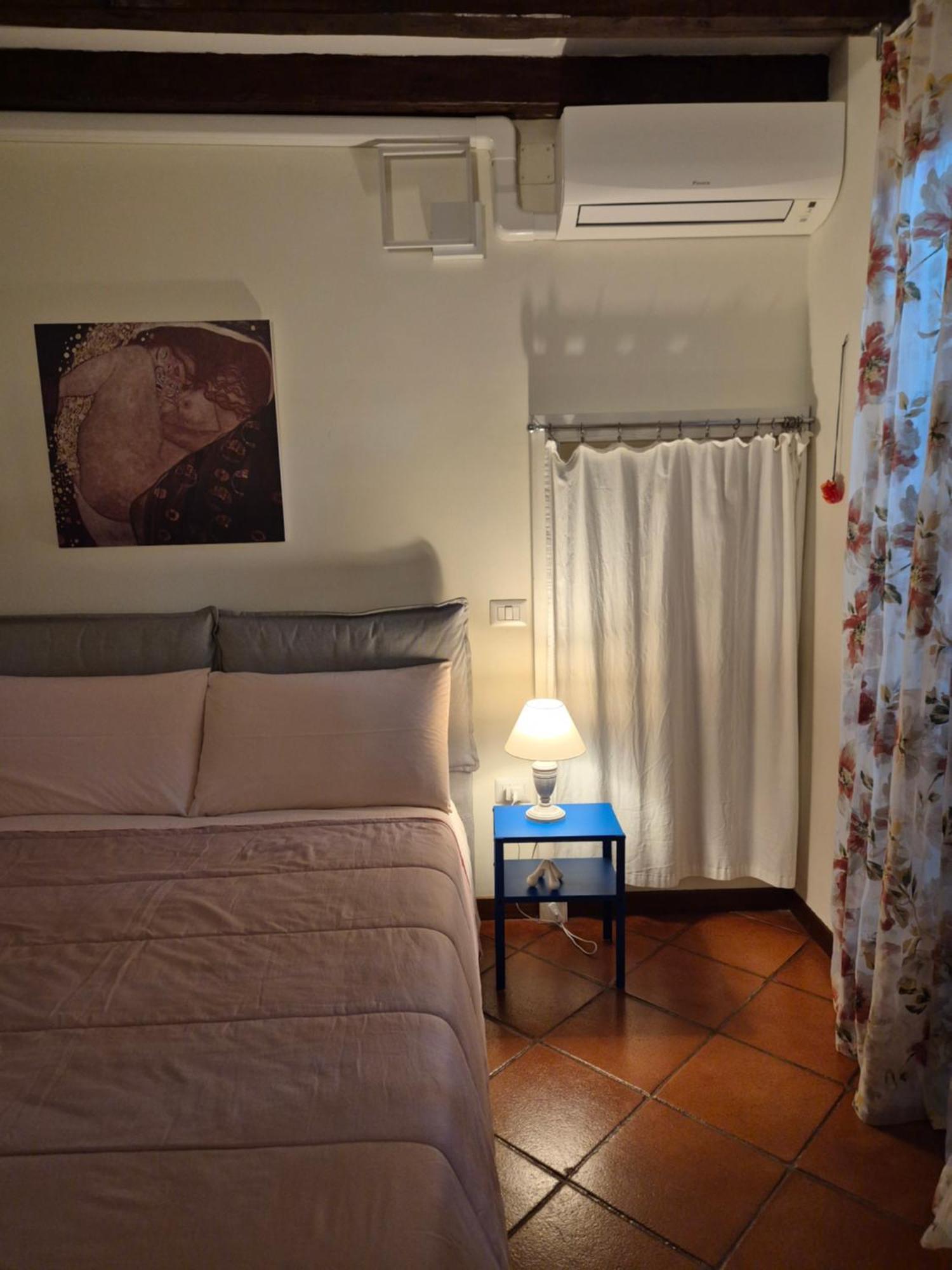 Open Space In Porta Venezia Apartment