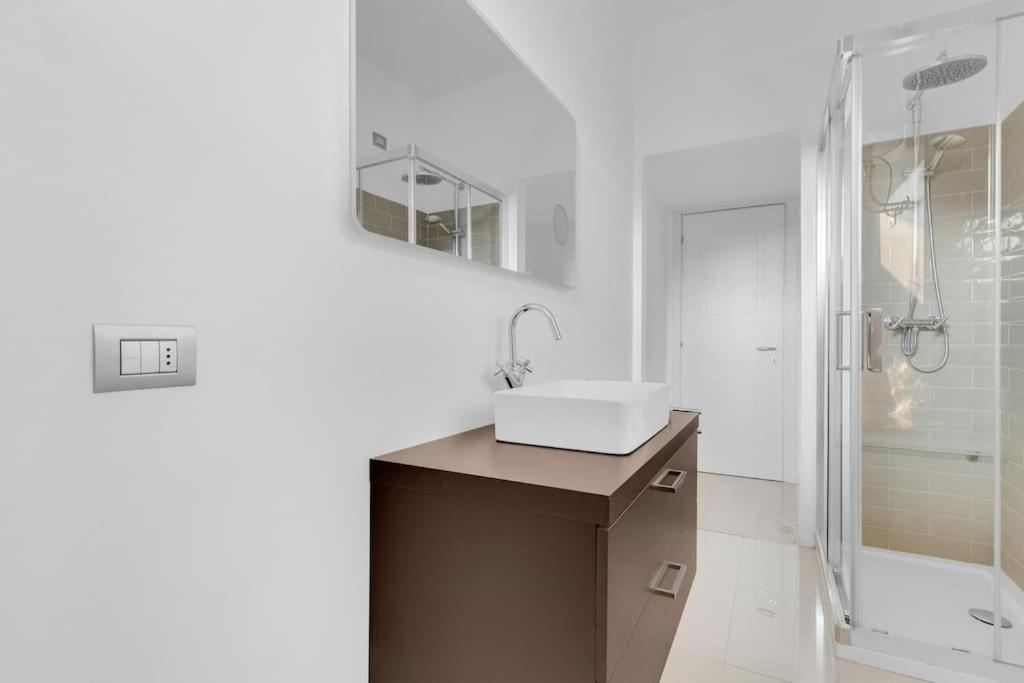 Yellow Flat Apartment *