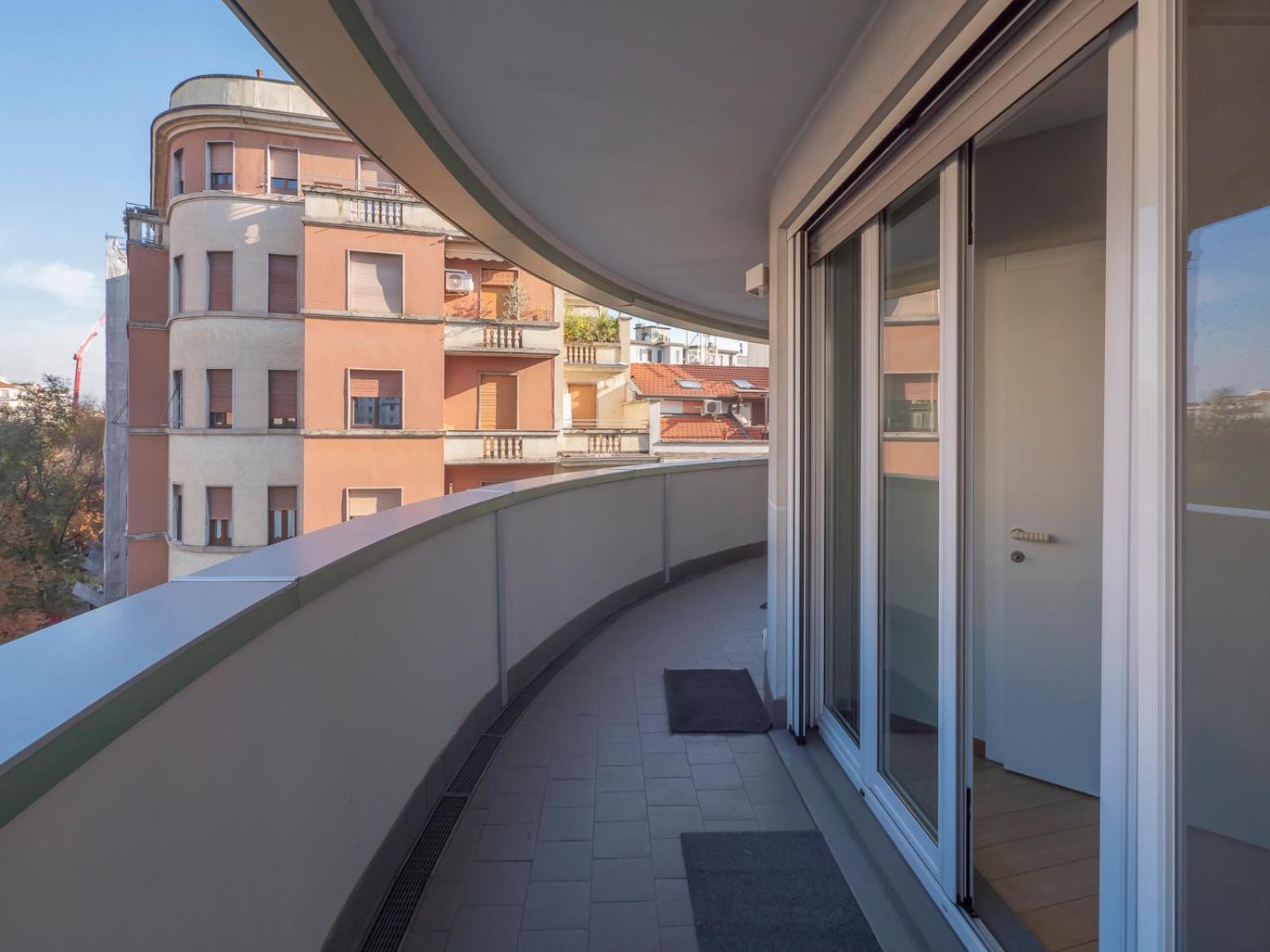 Apartment Elegante E Luminoso Con Box Auto A Pochi Passi Da Metropolitana M4
