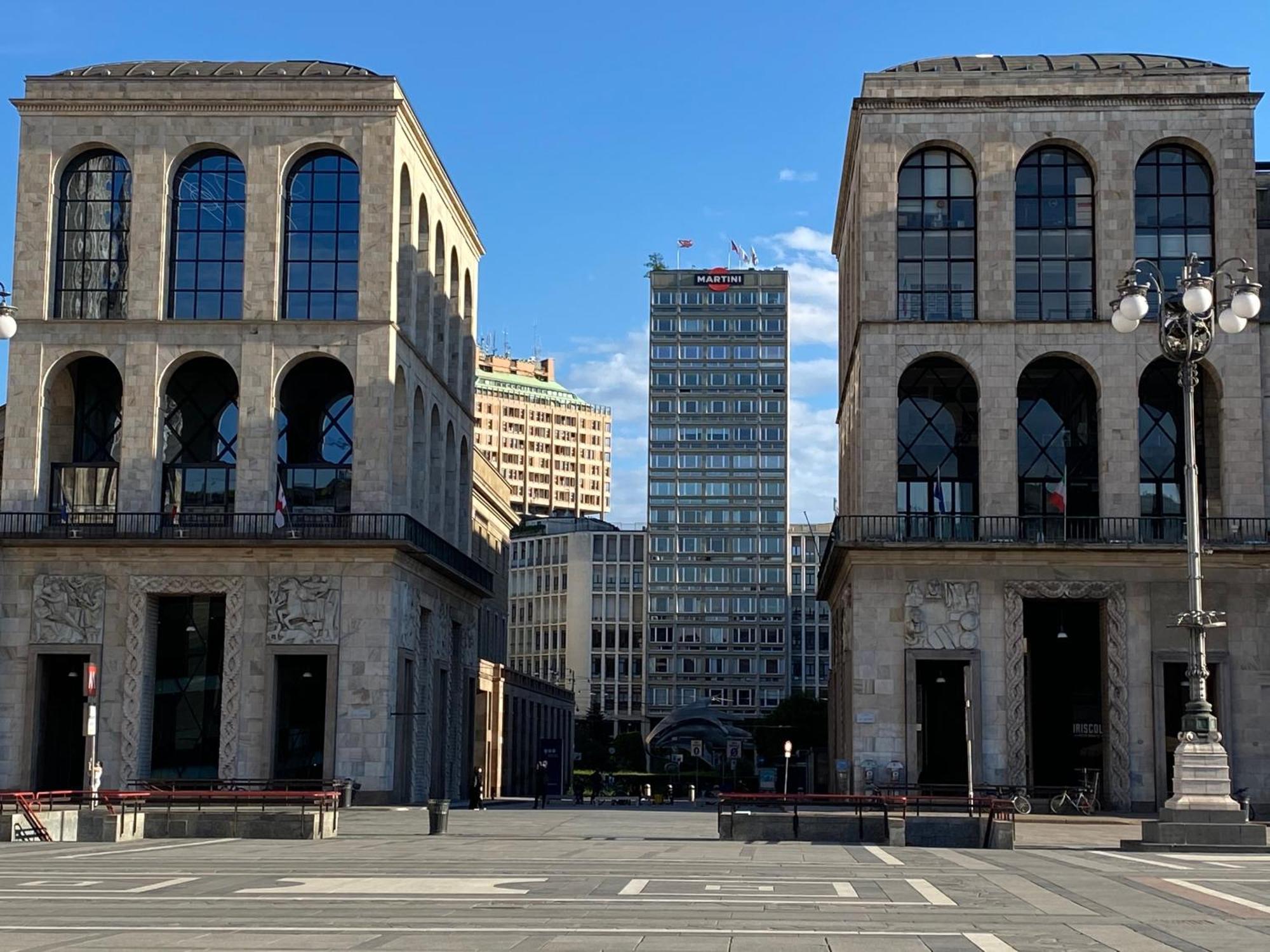 Duomo Intero Milão