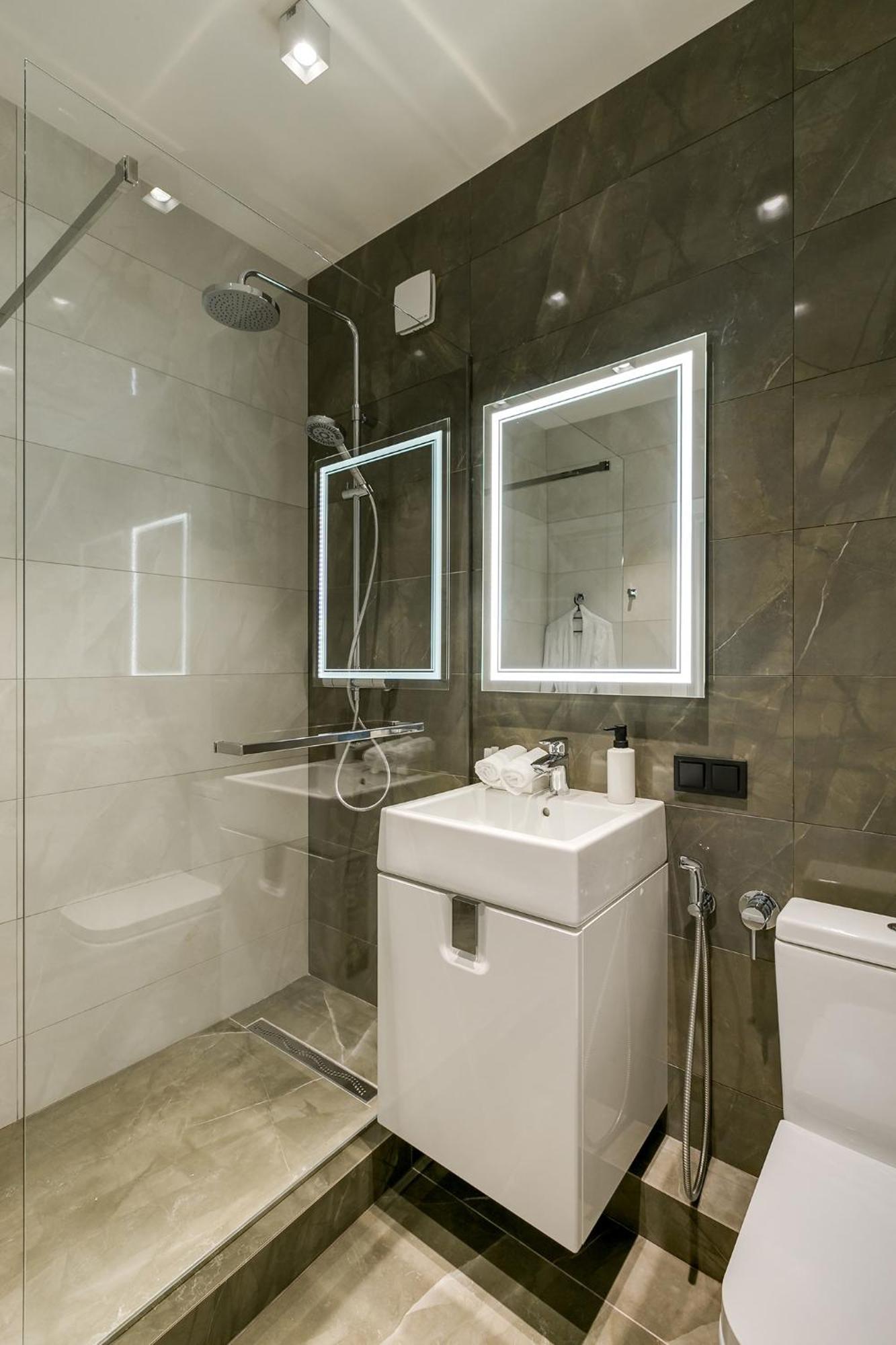 Luxurious In Hotel *