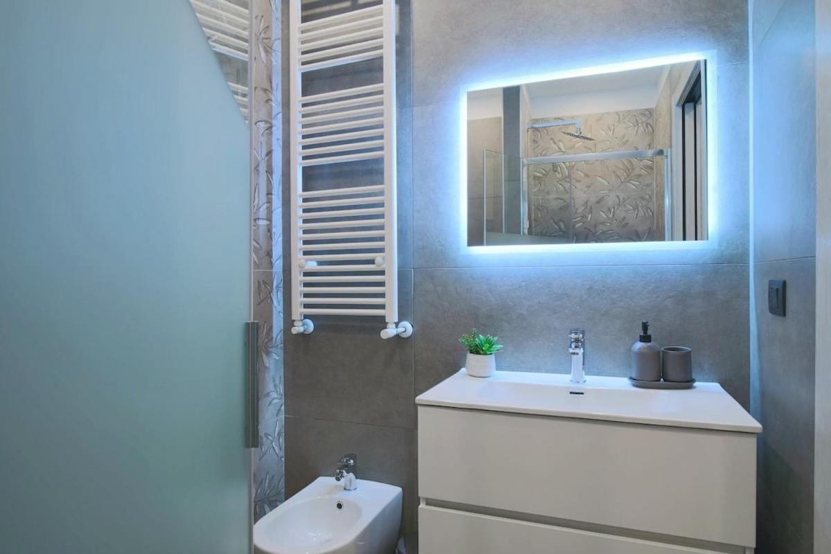 Wide & Bright 2 Bedroom Flat 50m From M4 Station * Milão