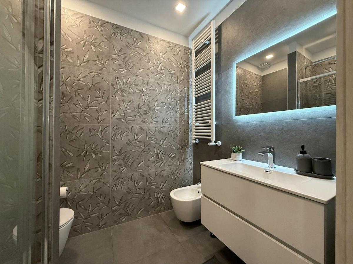 Wide & Bright 2 Bedroom Flat 50m From M4 Station Milão