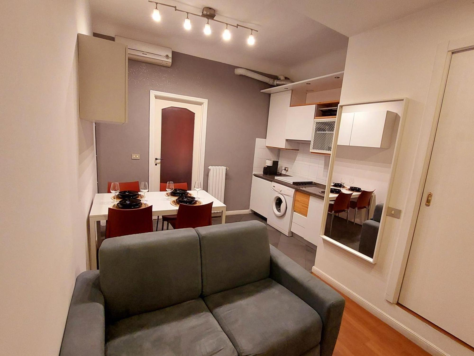 Garibaldi Station - L'isola Che C'e Apartment *