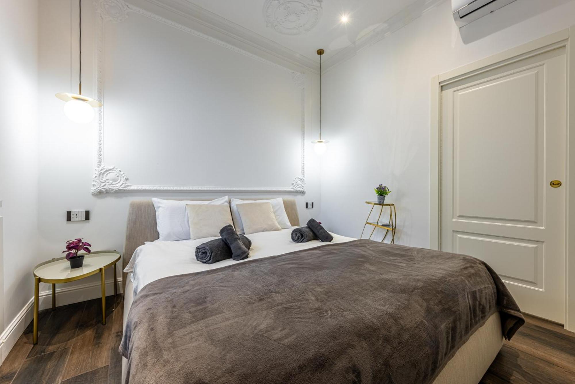 Station, Luxury & Modern With Comfort! Apartment *