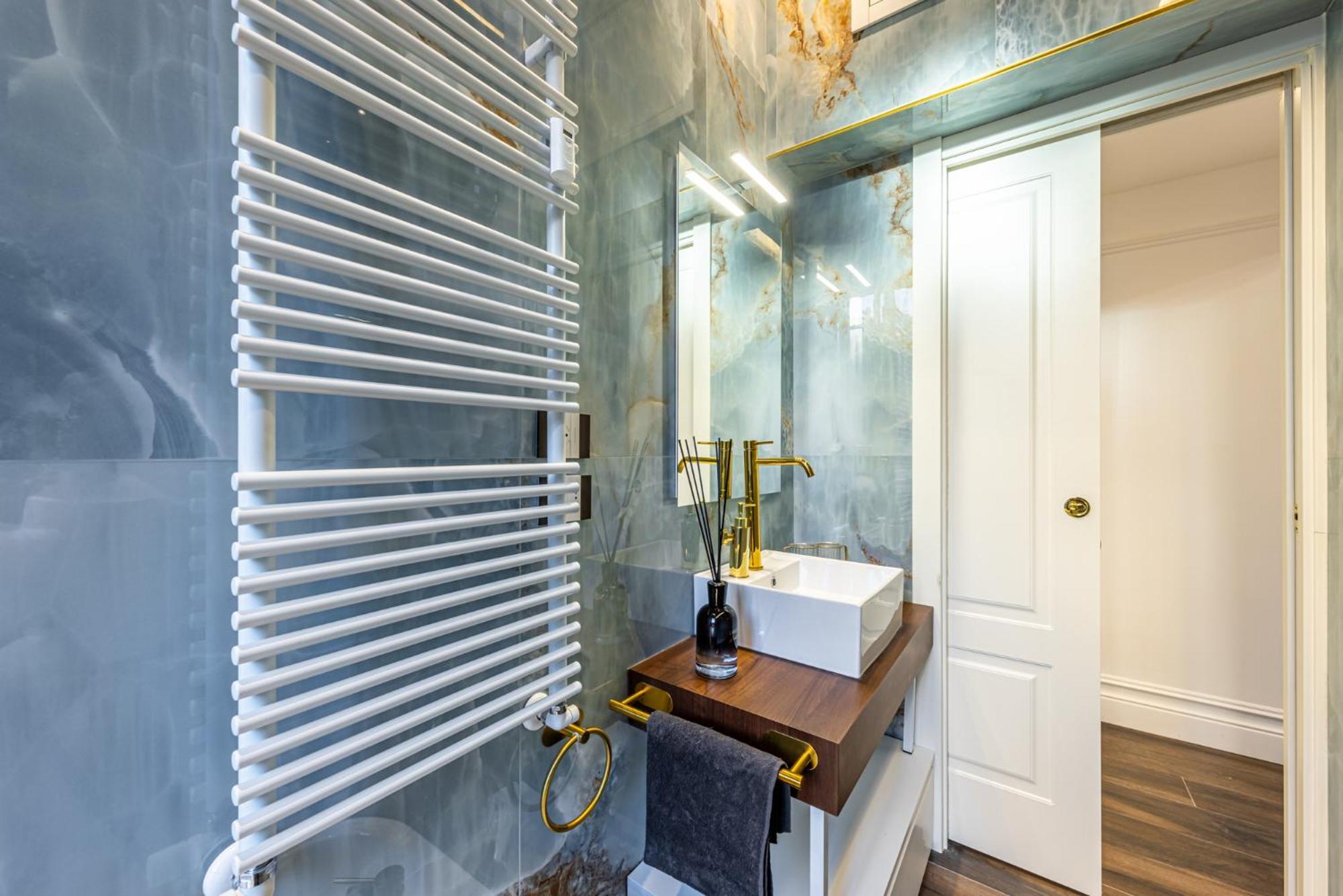 Station, Luxury & Modern With Comfort! Apartment