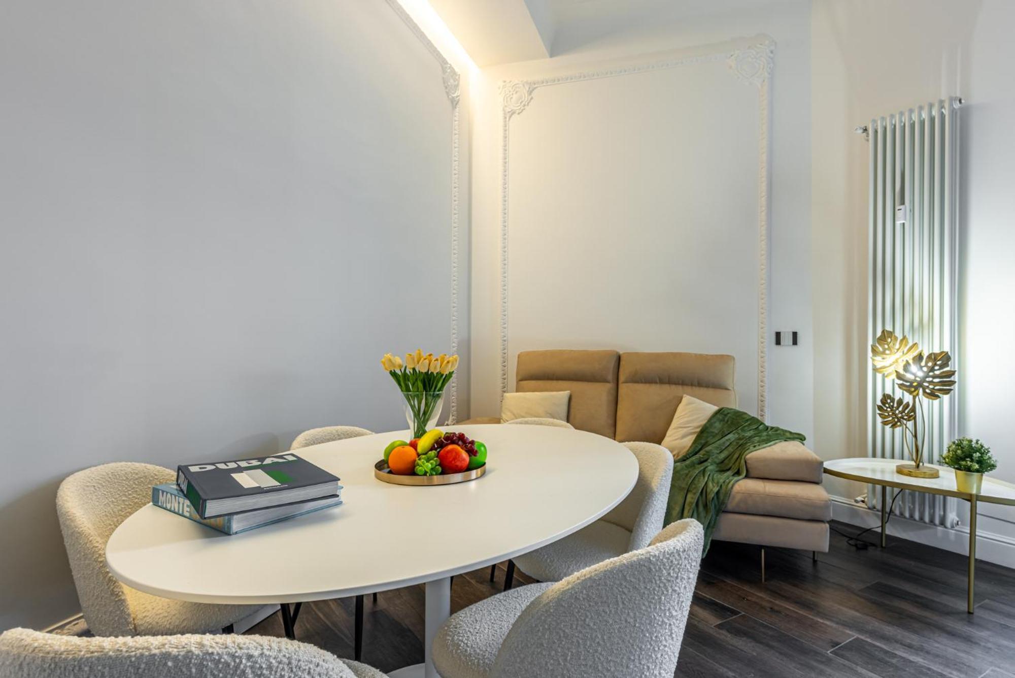Apartment Station, Luxury & Modern With Comfort! *