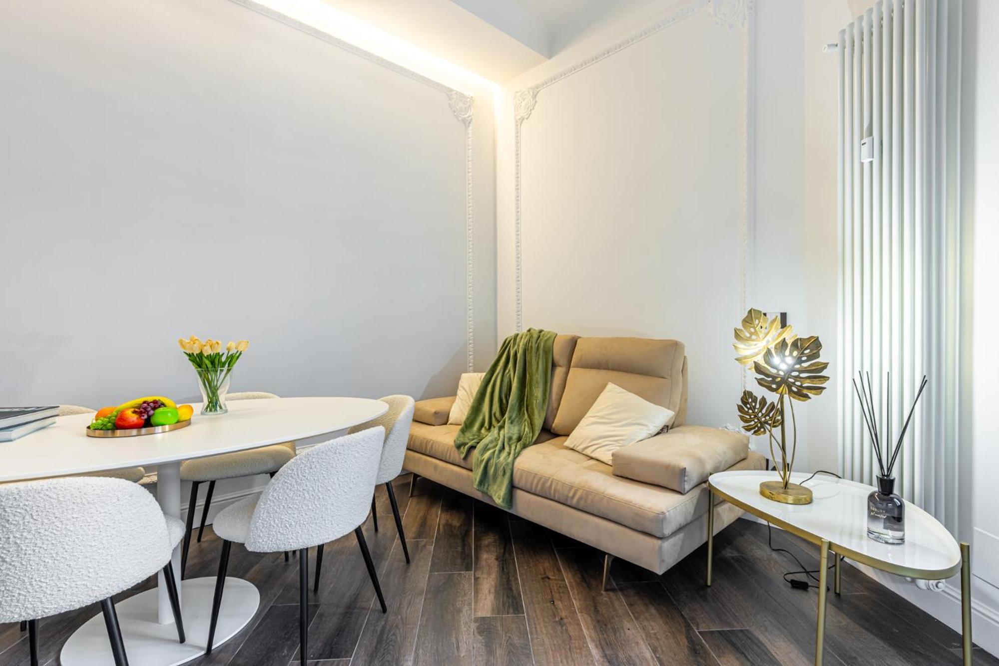 Apartment Station, Luxury & Modern With Comfort!