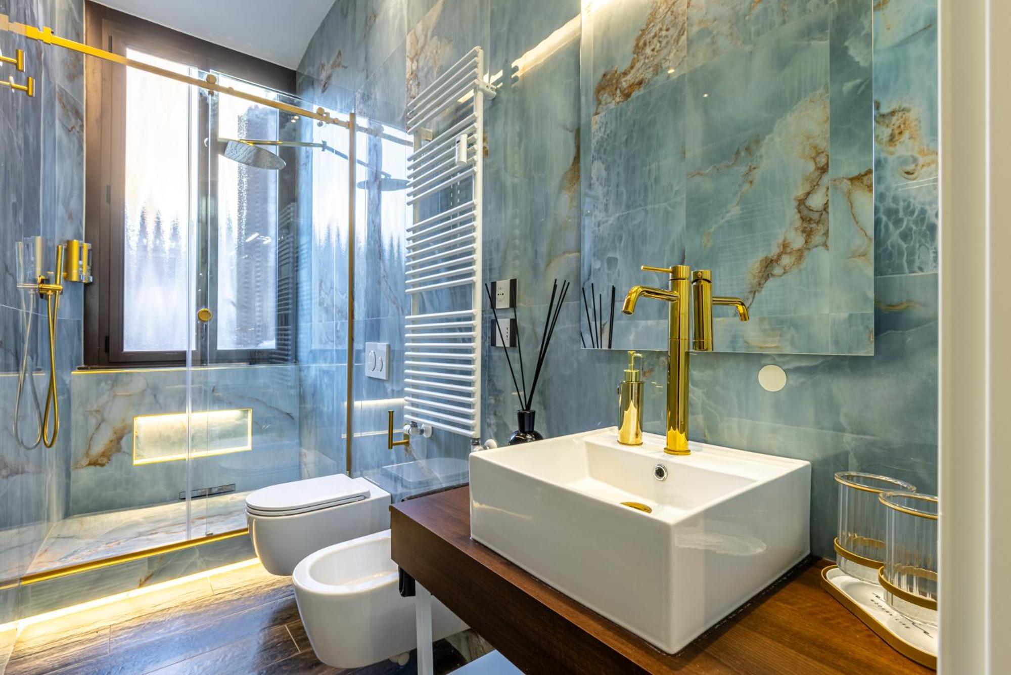 Apartment Station, Luxury & Modern With Comfort!