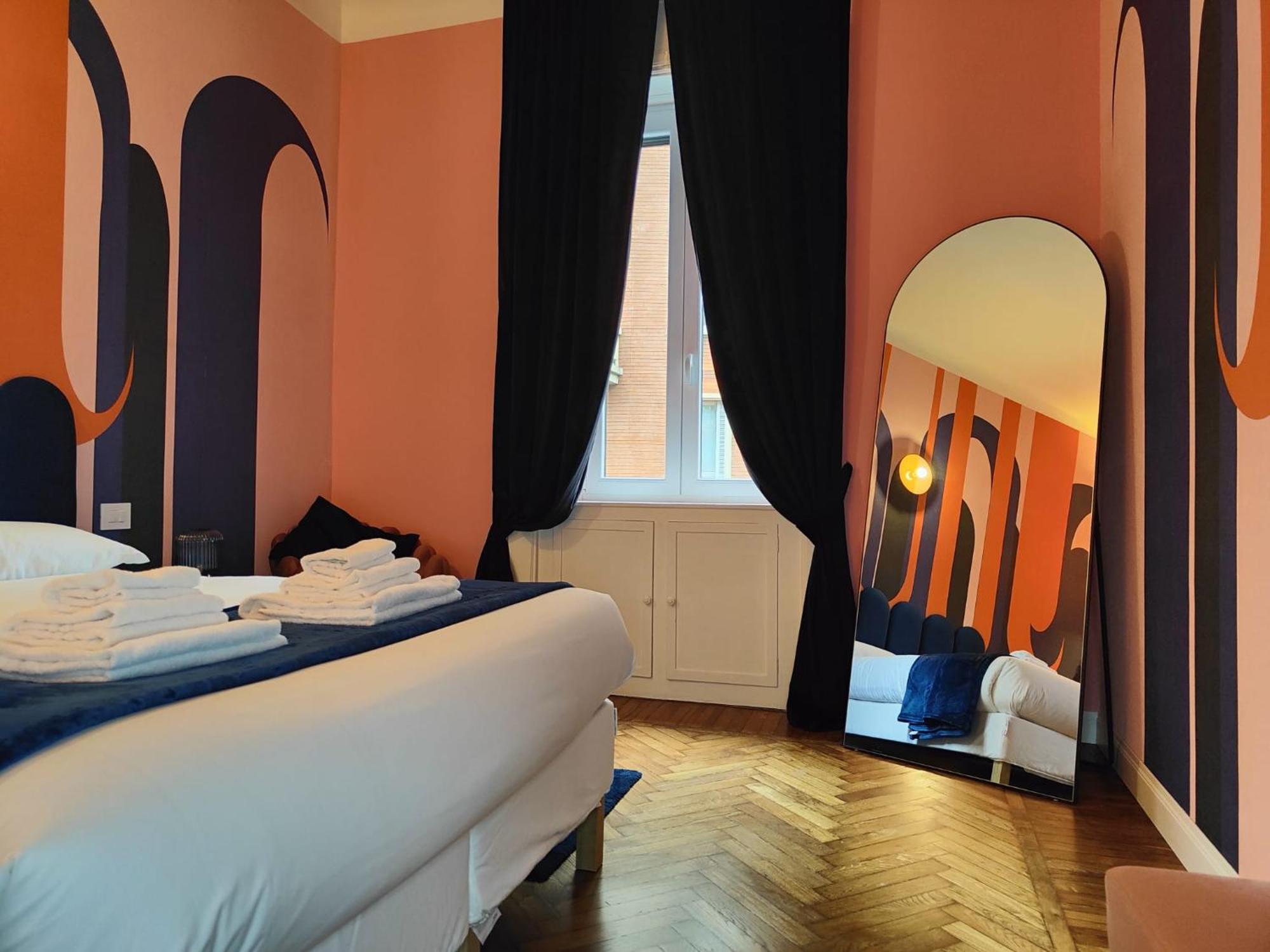 9 Guests 2 Apartments Together 2 And 3 Floor With, 4 Bedrooms, 4 Baths In Milano Downtown With Ac, Wifi And Subway M1 M2 Airport Connected * Milan