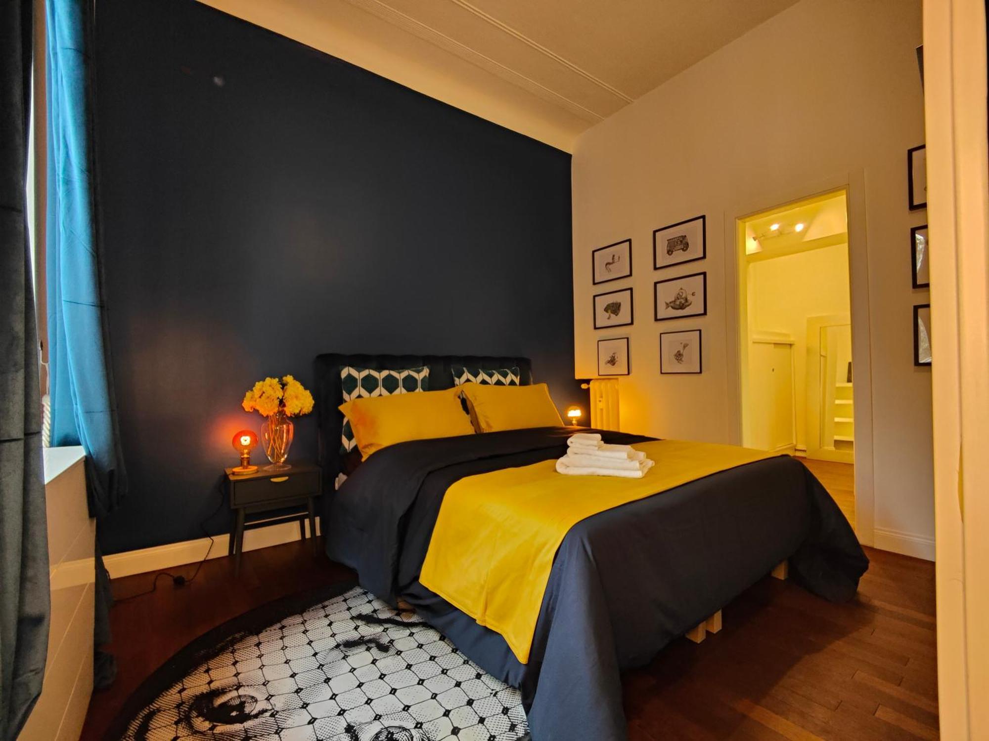 9 Guests 2 Apartments Together 2 And 3 Floor With, 4 Bedrooms, 4 Baths In Milano Downtown With Ac, Wifi And Subway M1 M2 Airport Connected Apartment *