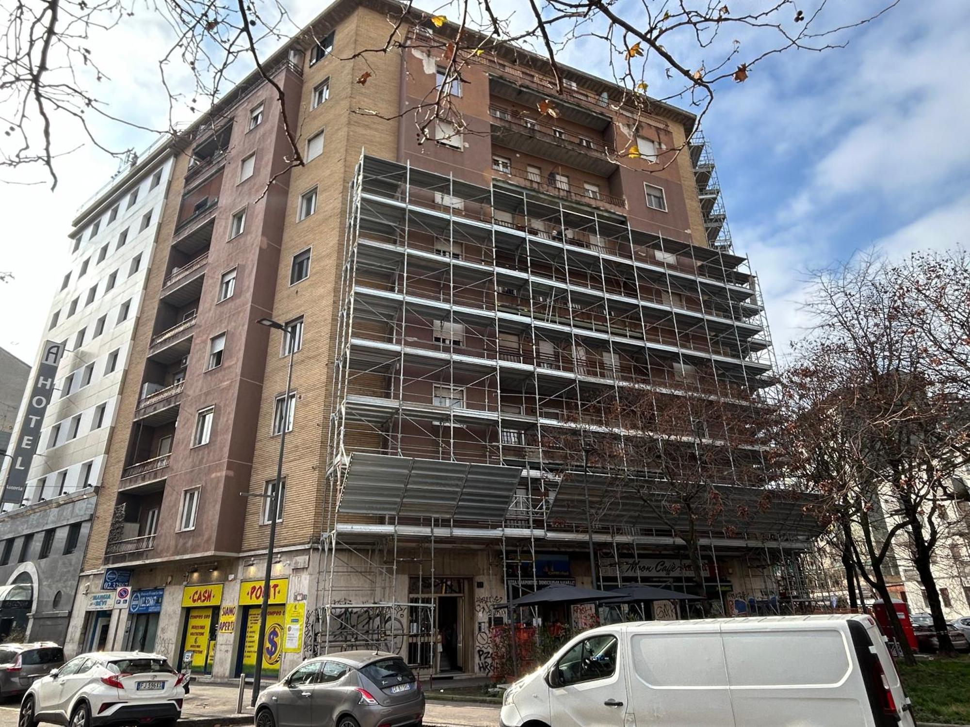Fiore Milanese - San Siro, Fiera & Life - Rinnovamento Facciata Palazzo In Corso Apartamento