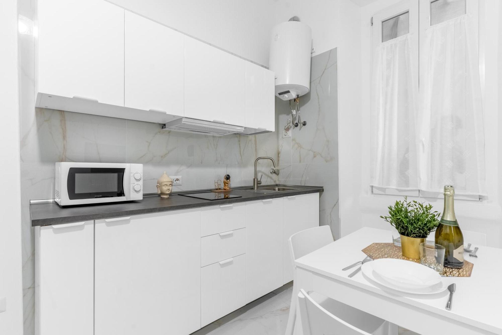 Arq16 - Duomo-loreto - - Modern Apartment