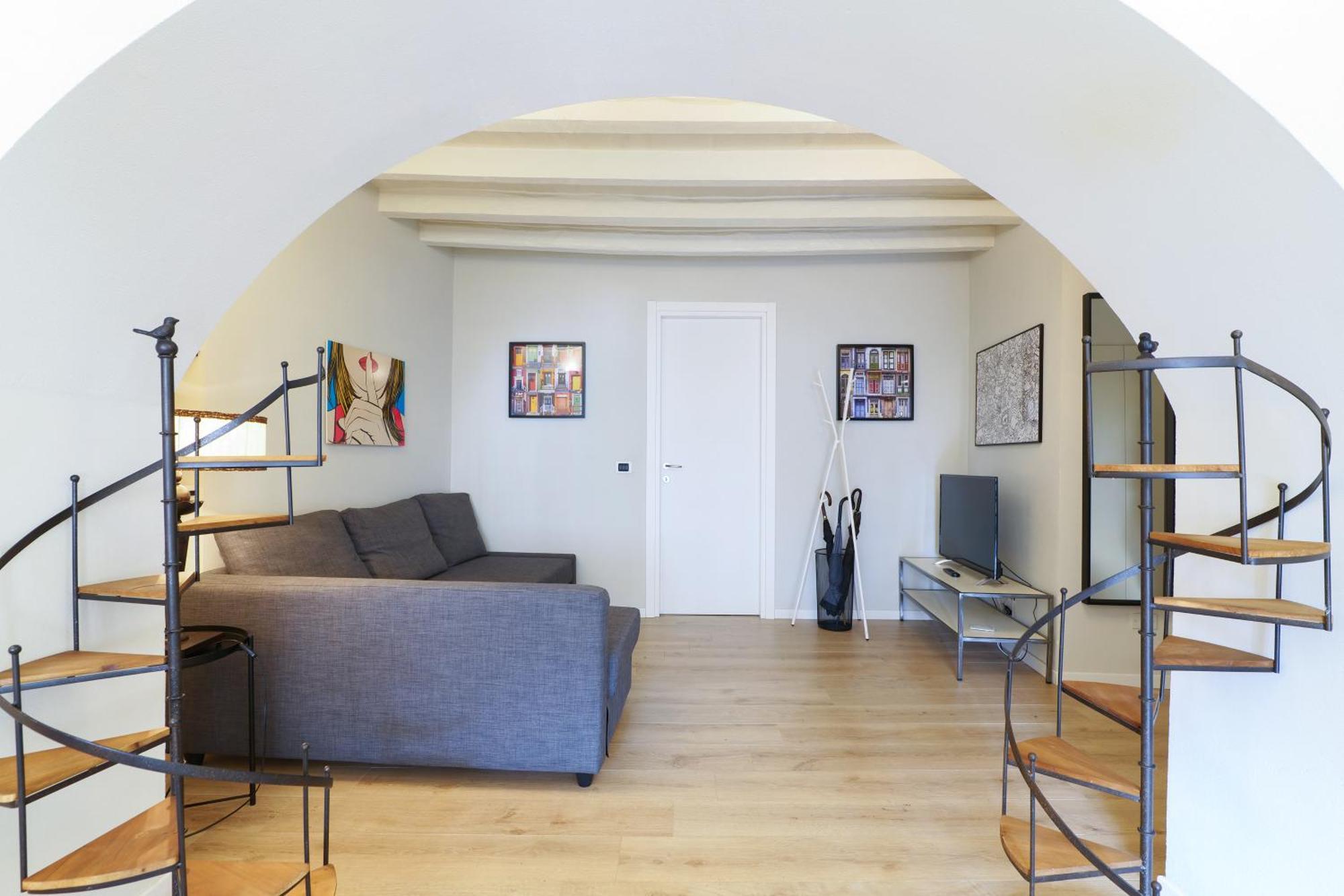 Elegant Rosales Apt. Milan