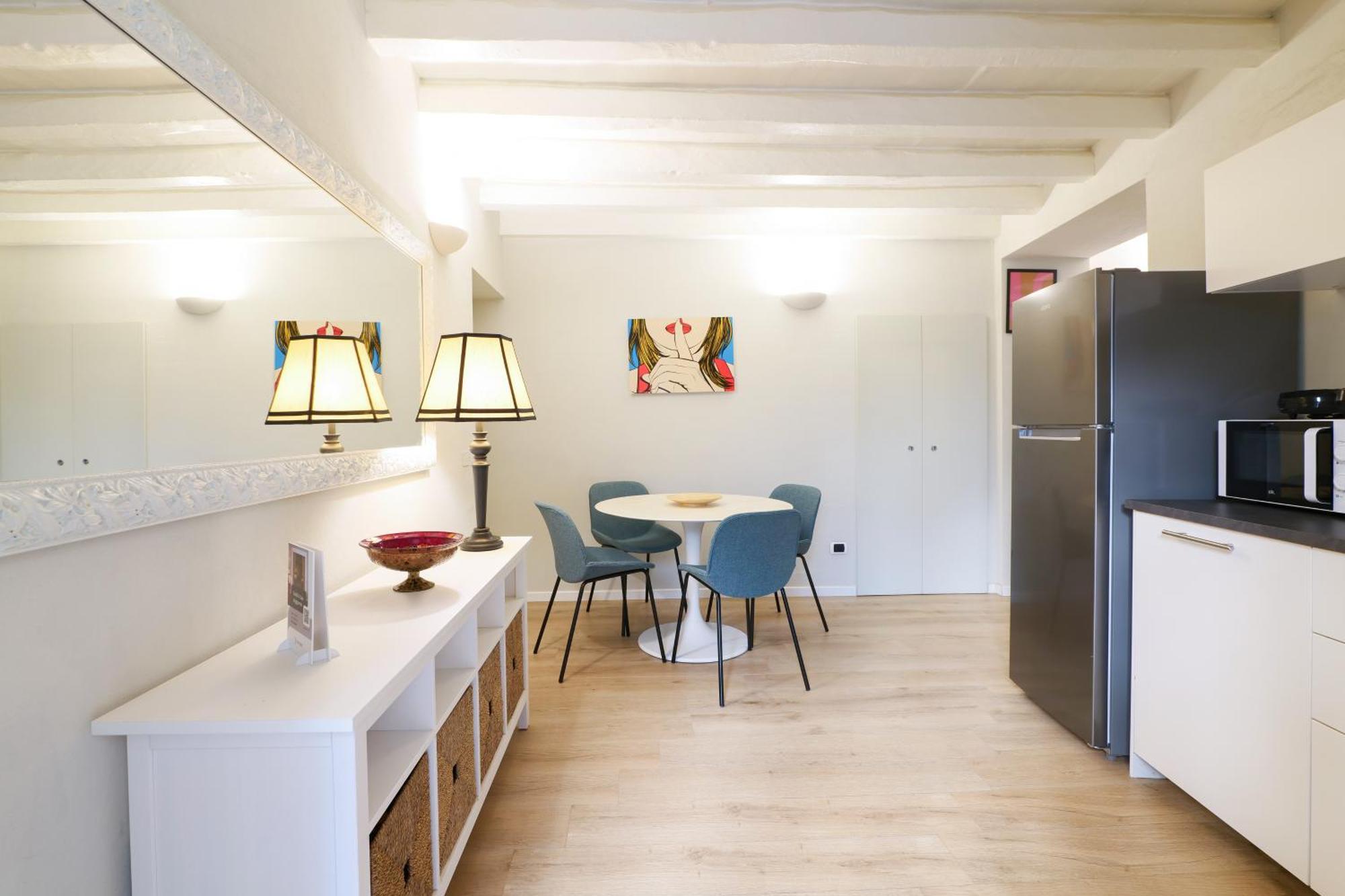Apartment Elegant Rosales Apt. Milan