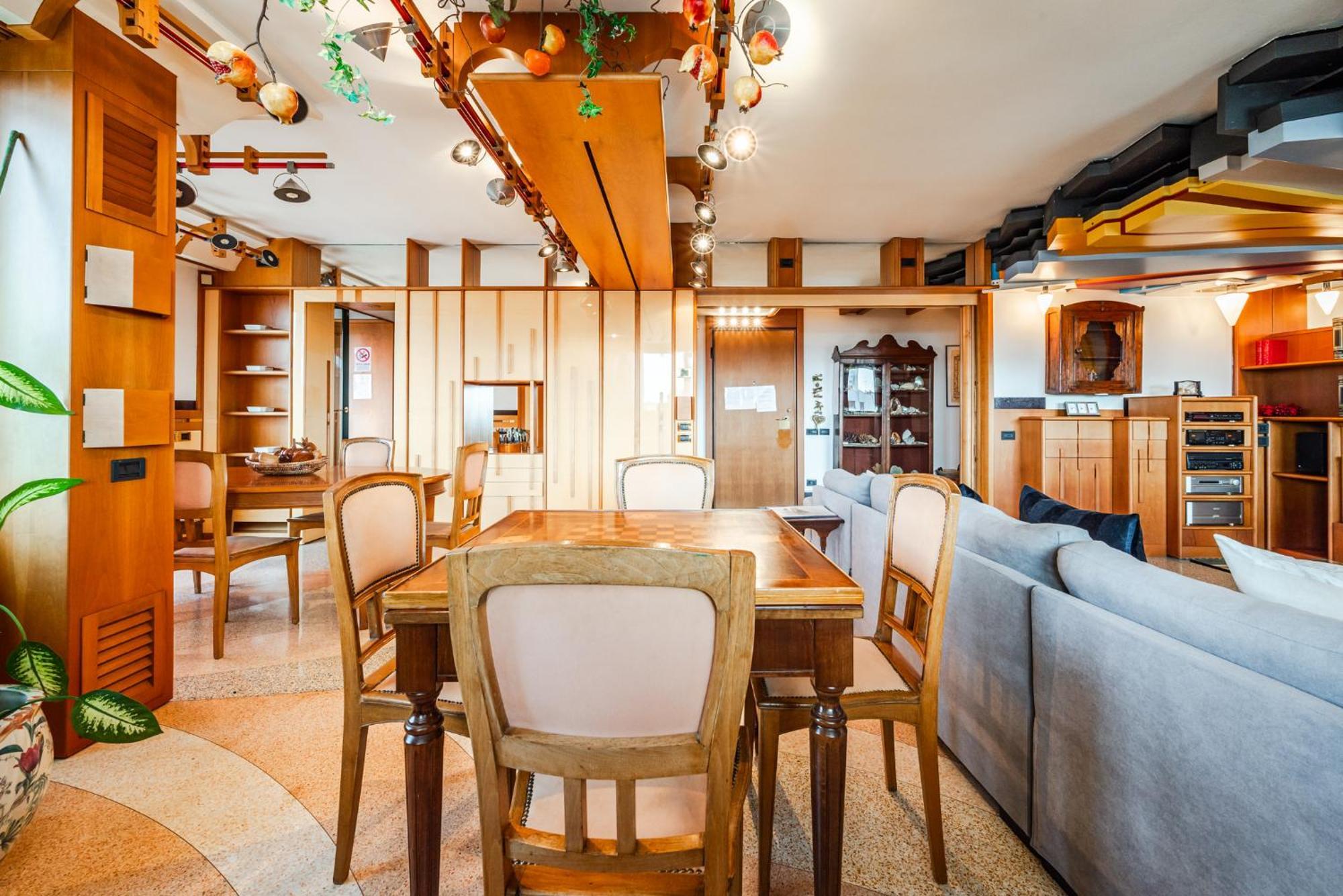 Luxury Penthouse - Sauna, Garage, Office, Terrace Holiday home