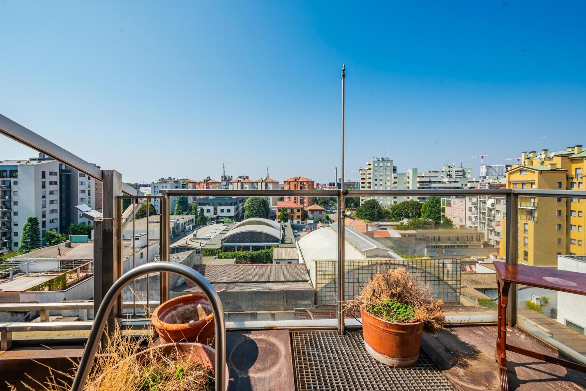 Luxury Penthouse - Sauna, Garage, Office, Terrace * Milan