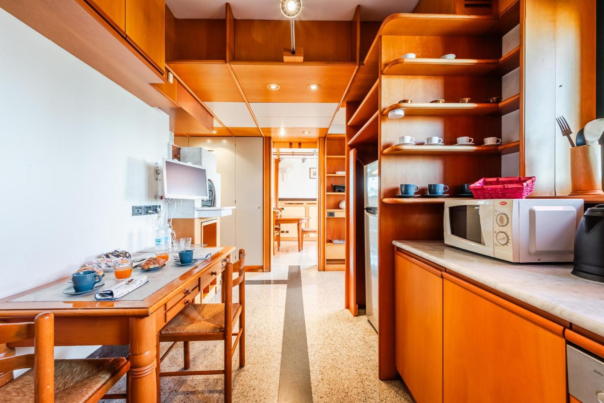 Luxury Penthouse - Sauna, Garage, Office, Terrace Holiday home Milan