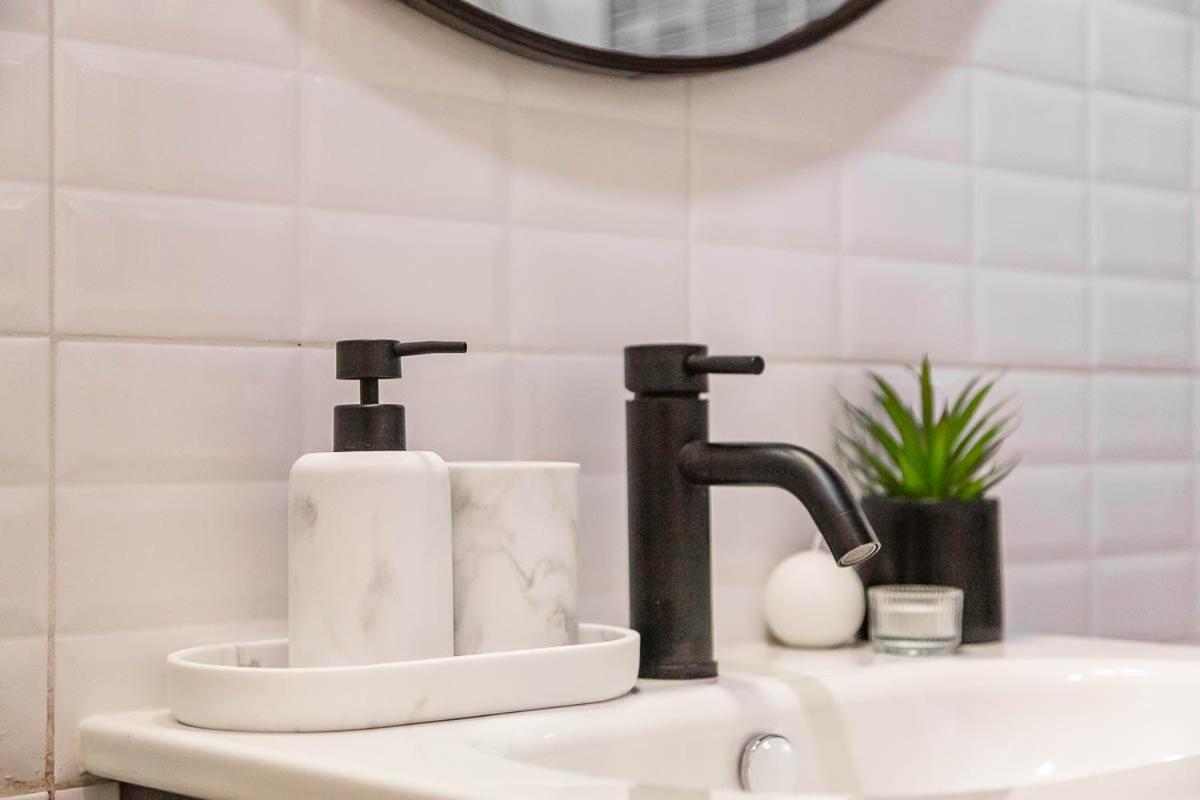 Youhosty - Design Isola