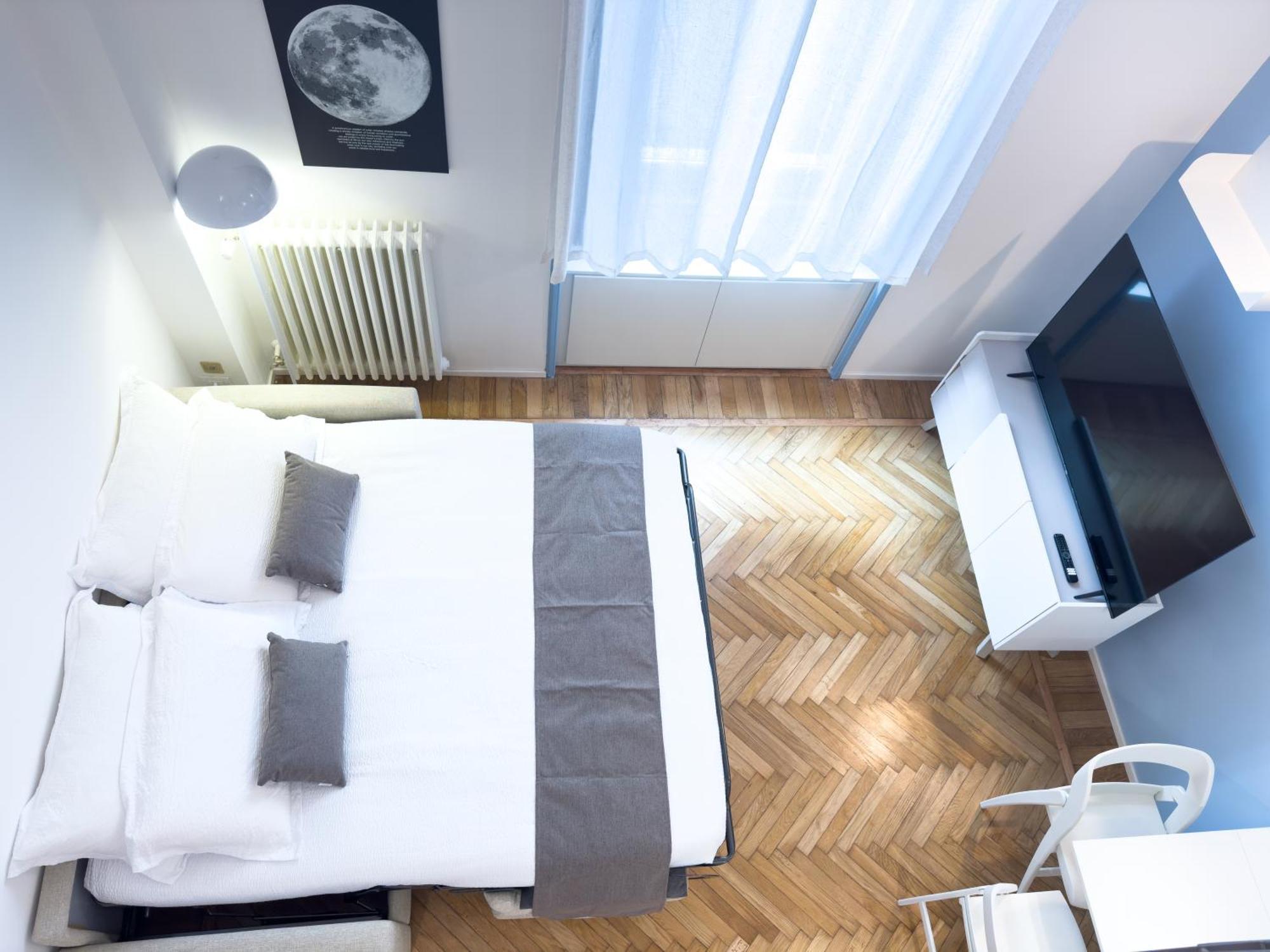 Apartment New One Bedroom In Isola Area *