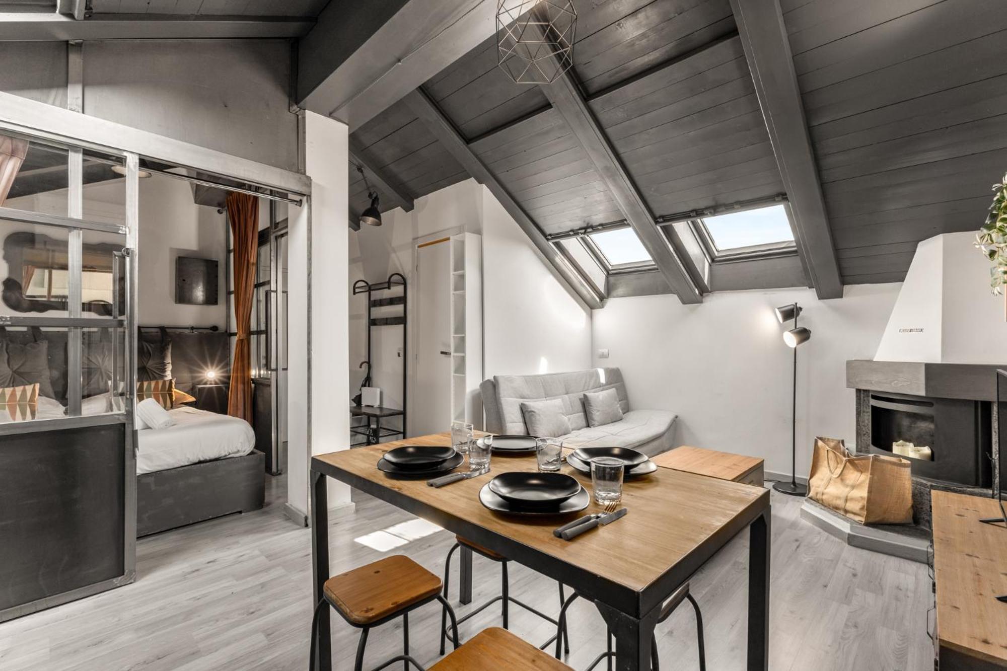 Apartamento Tortona Metro 200m - Charming Attic - Wifi Milão