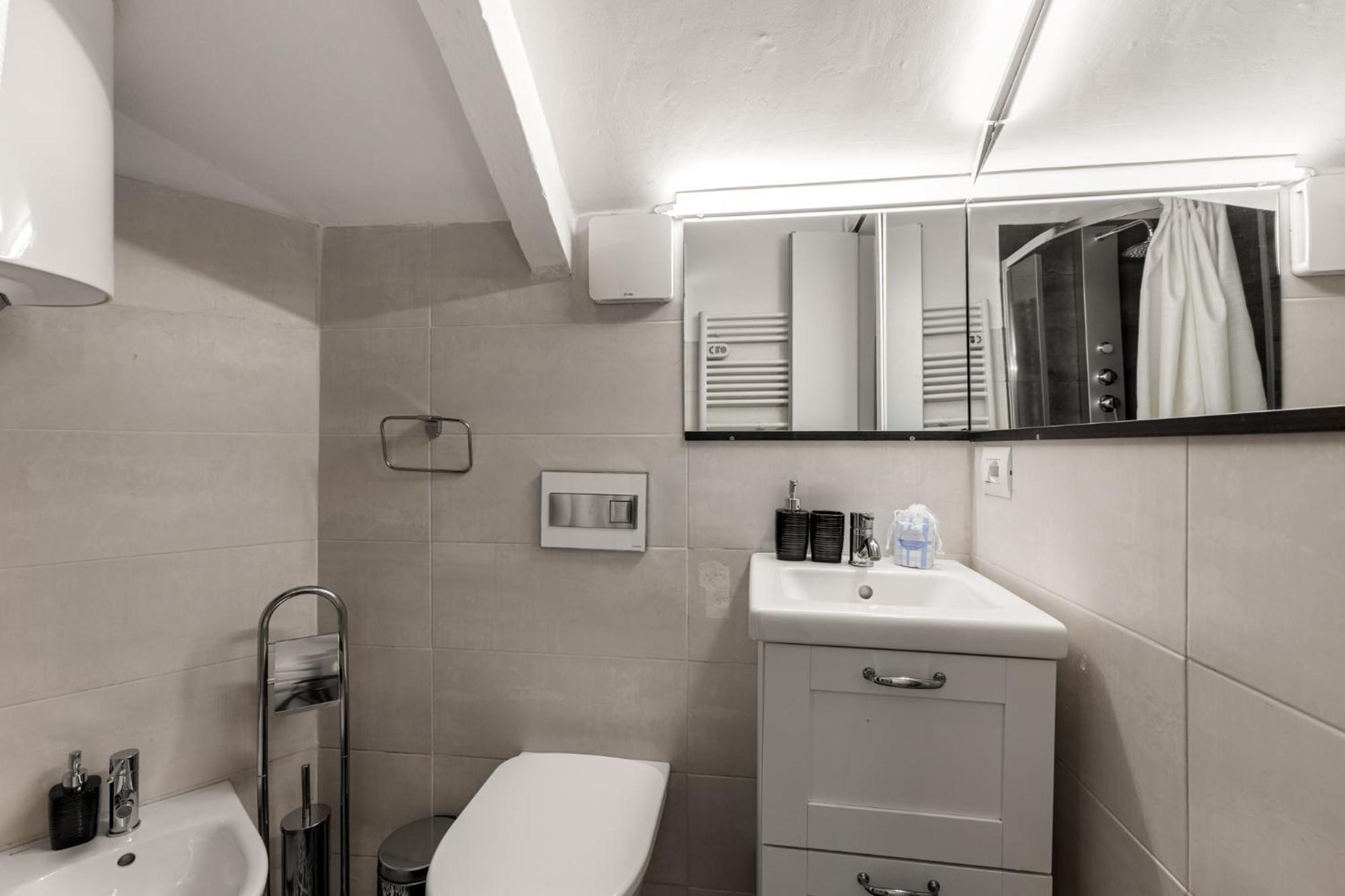 Apartamento Tortona Metro 200m - Charming Attic - Wifi