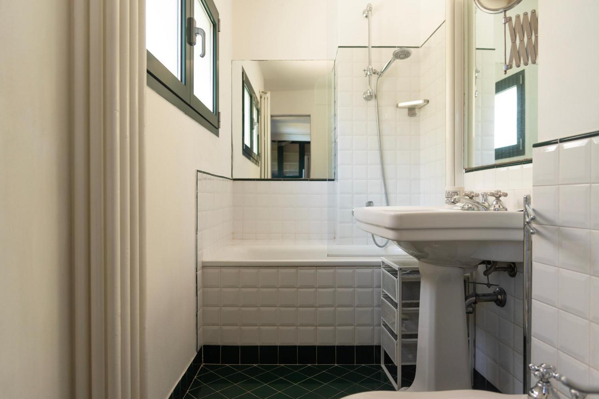 Youhosty - Nerino 10 * Milan